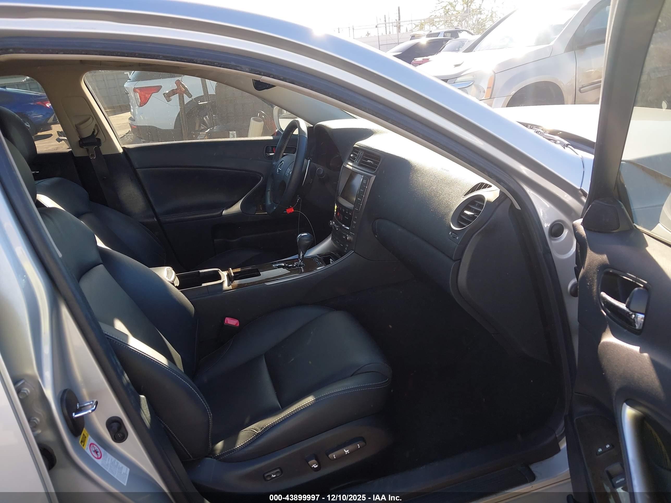LEXUS IS image 5
