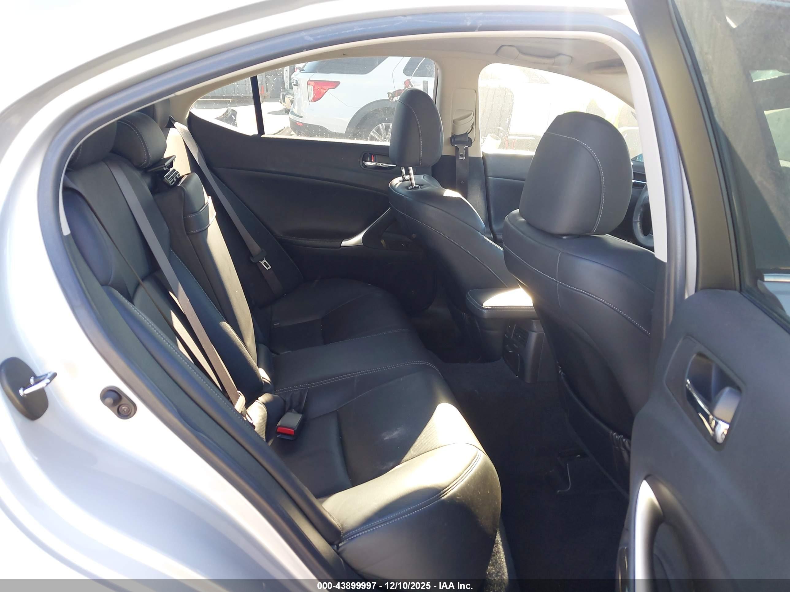 LEXUS IS image 8