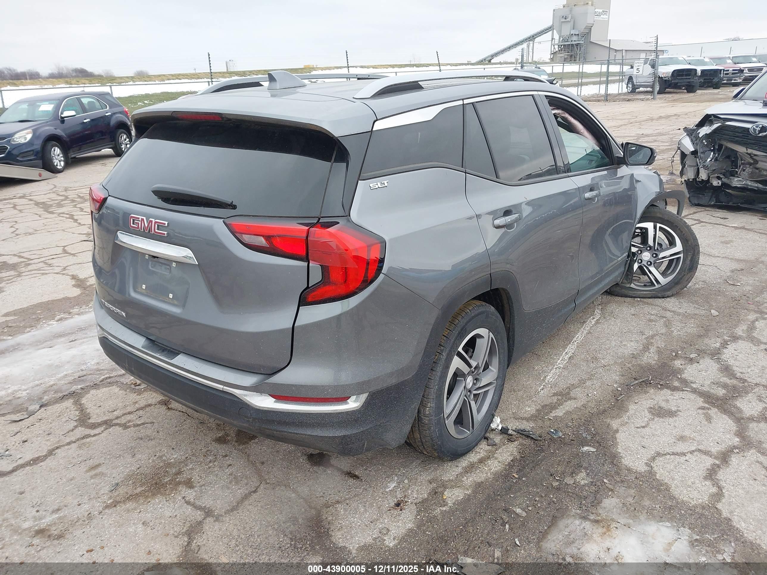 GMC TERRAIN image 4