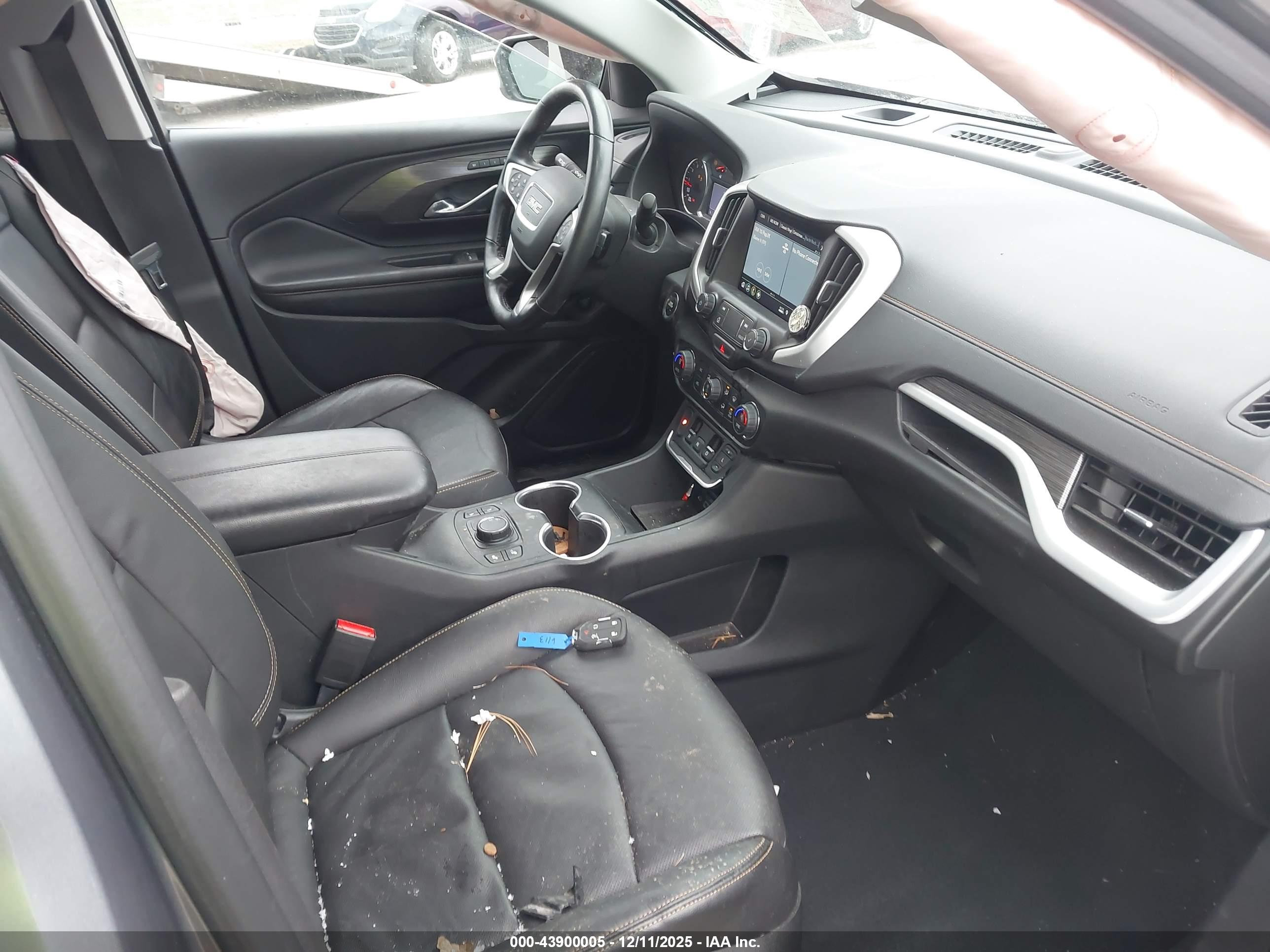 GMC TERRAIN image 5