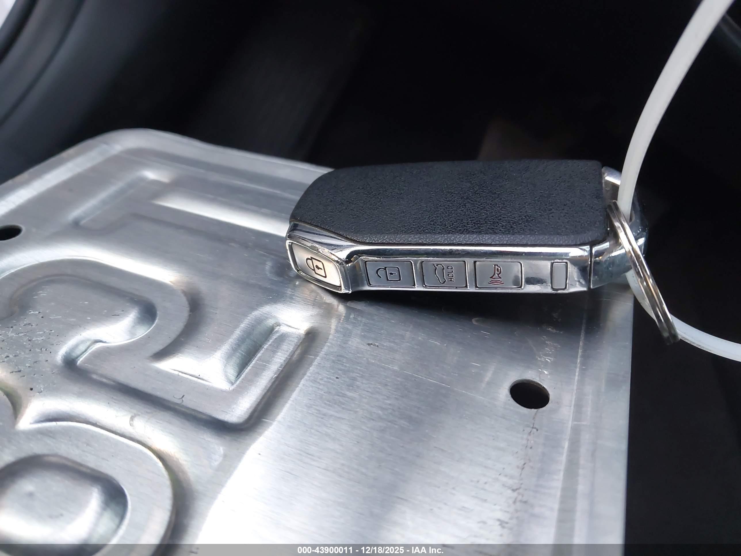 KIA K5 image 11
