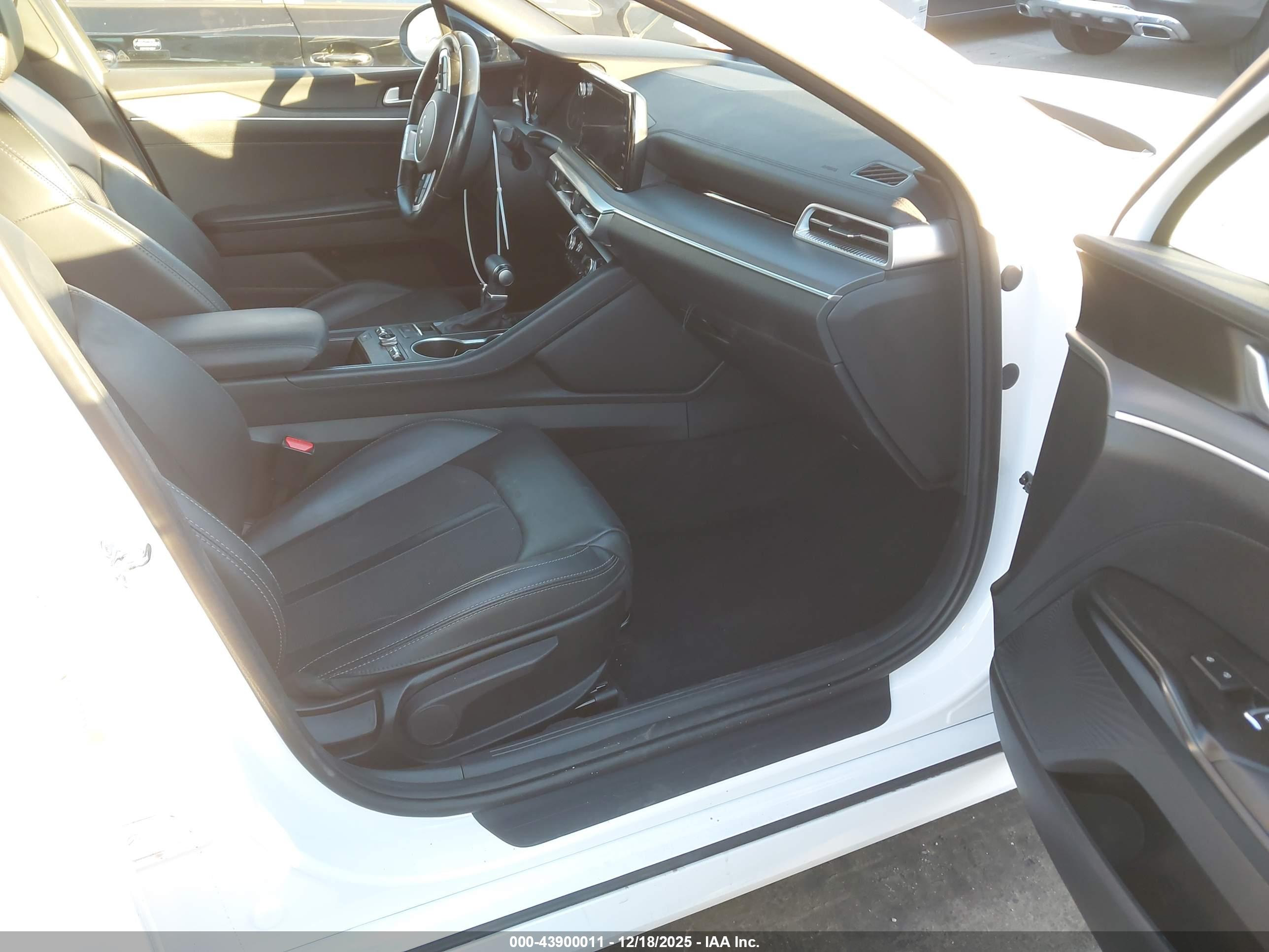 KIA K5 image 5