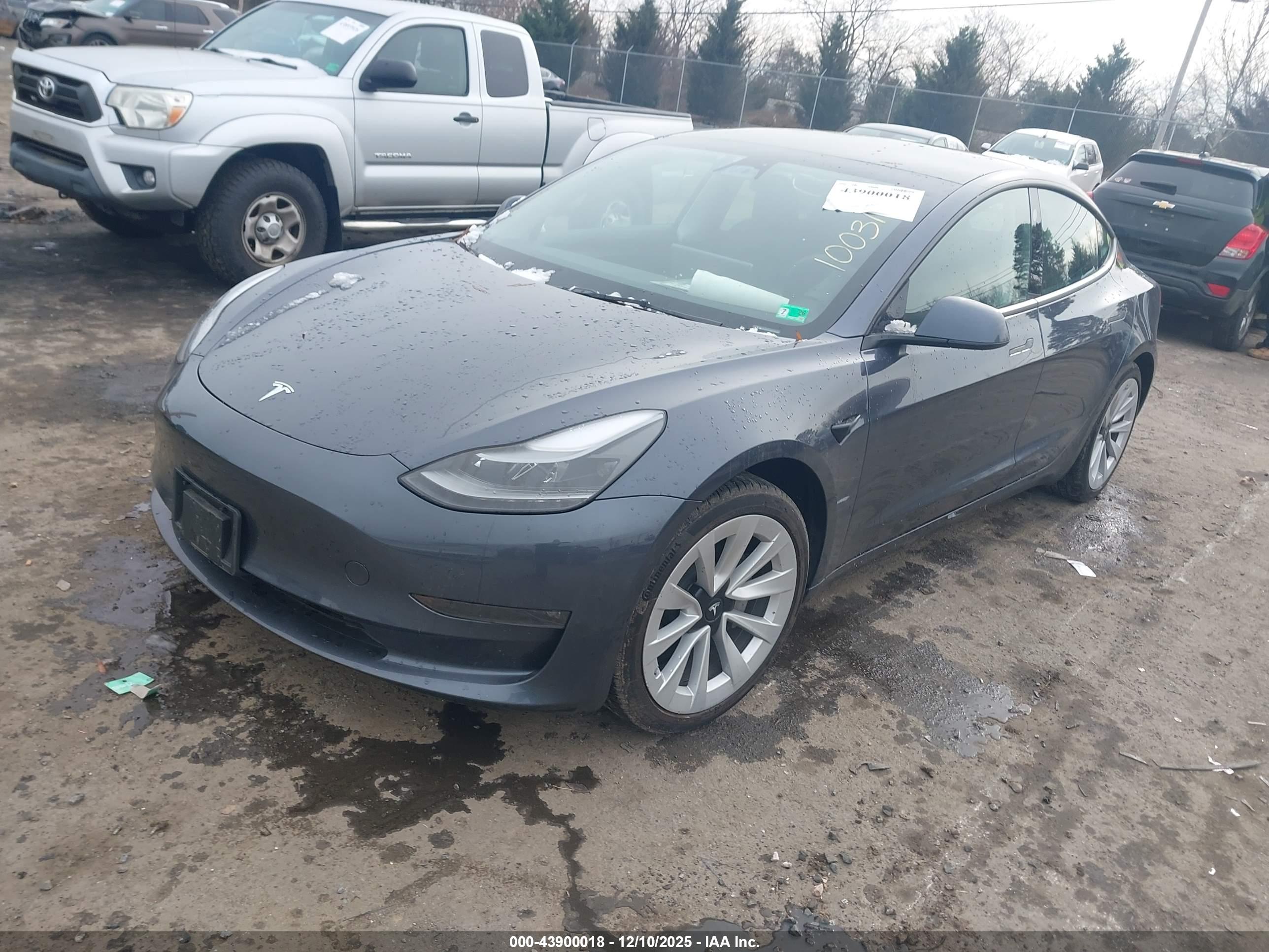 TESLA MODEL image 2