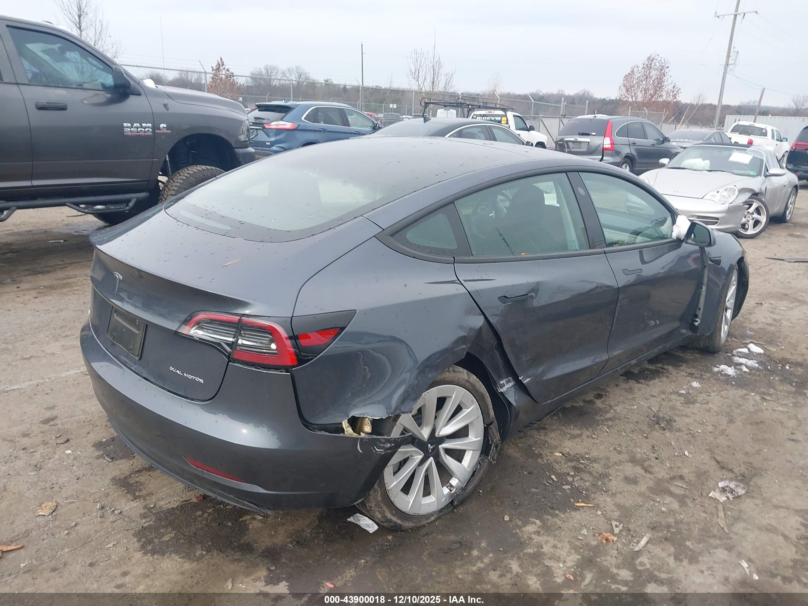 TESLA MODEL image 4
