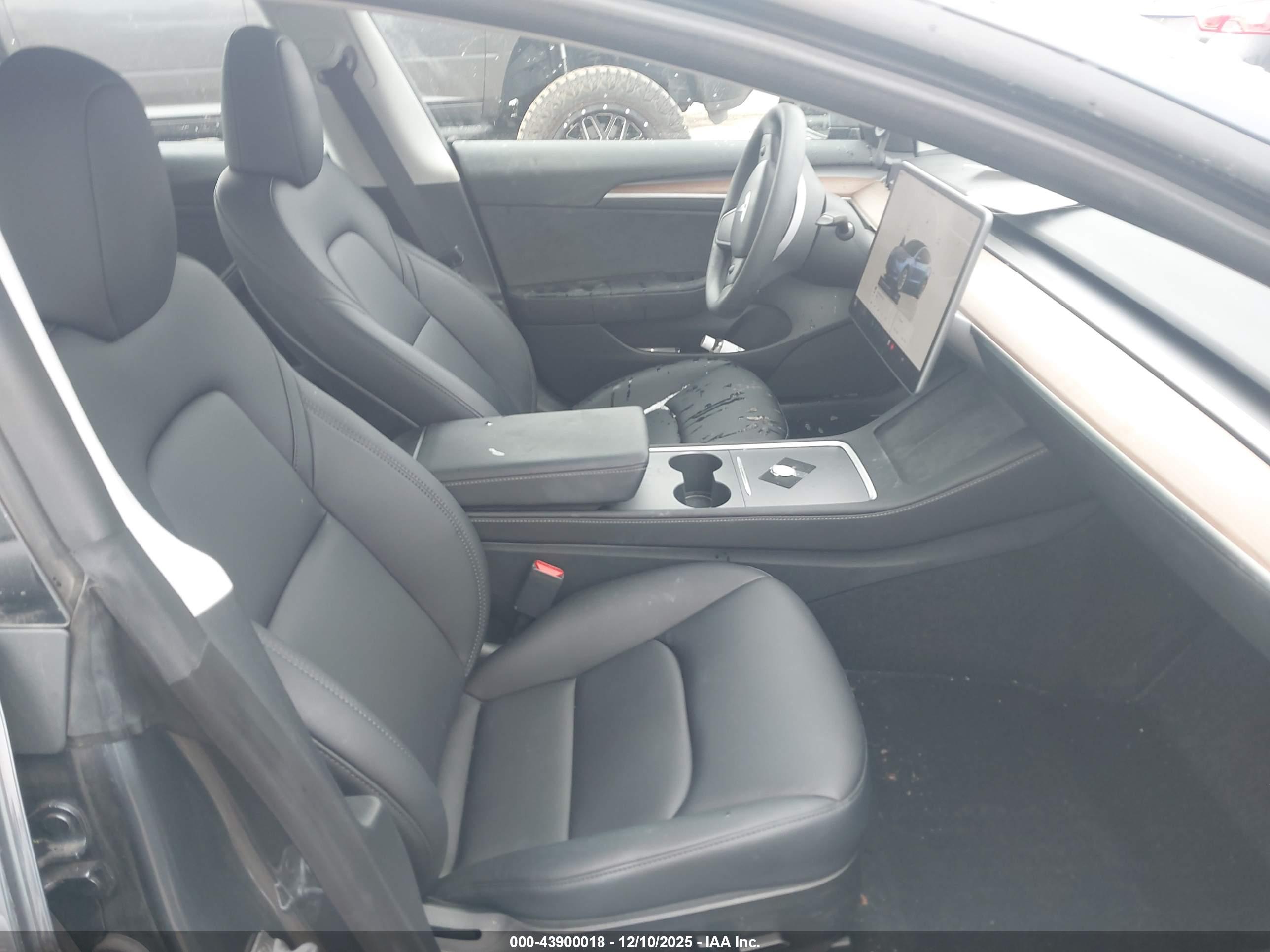TESLA MODEL image 5