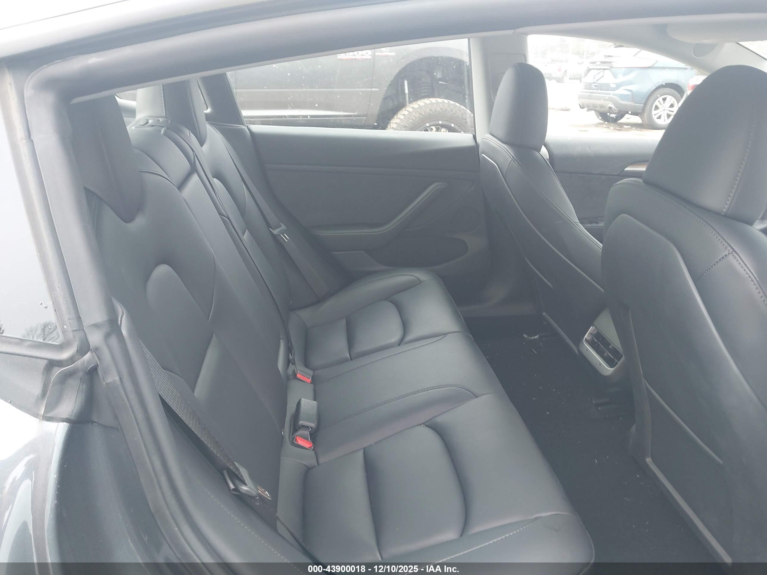 TESLA MODEL image 8