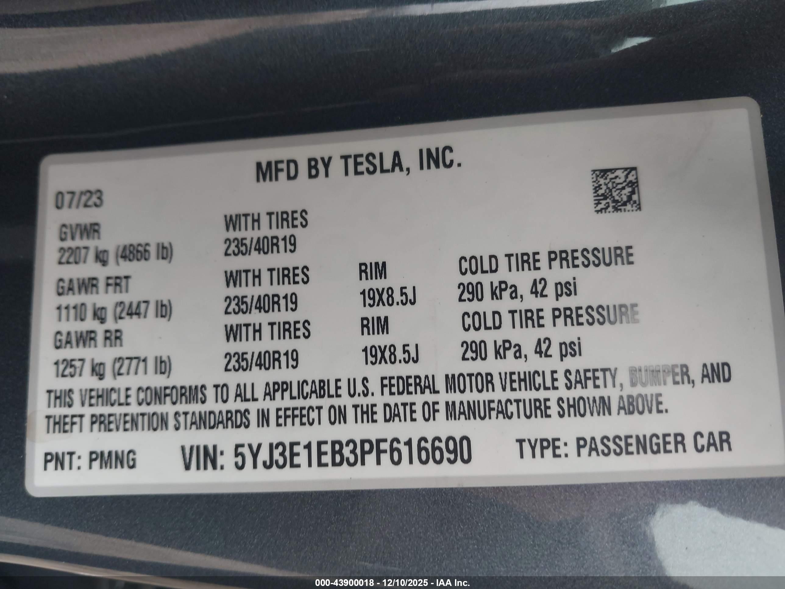 TESLA MODEL image 9