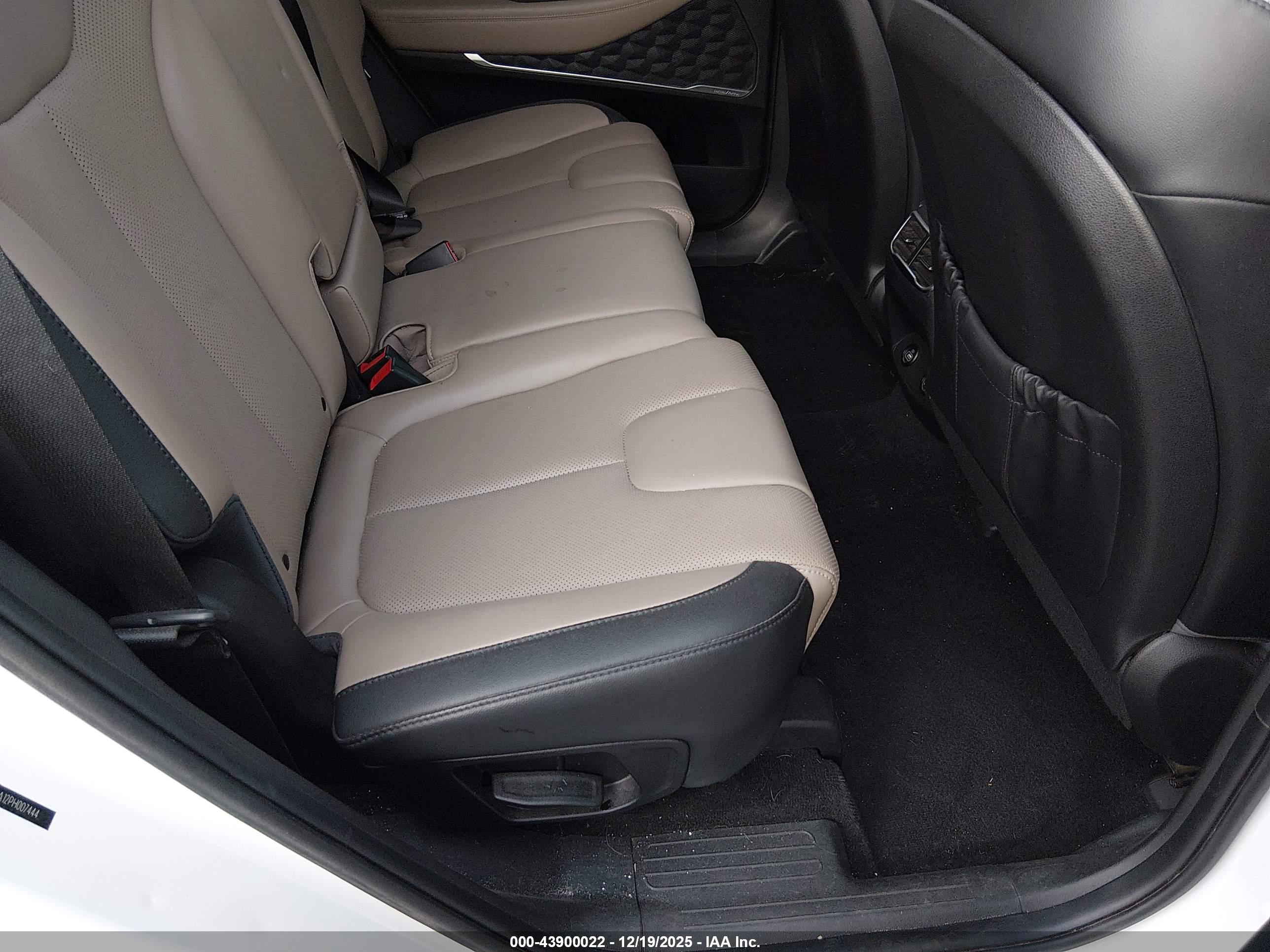 HYUNDAI SANTA image 8