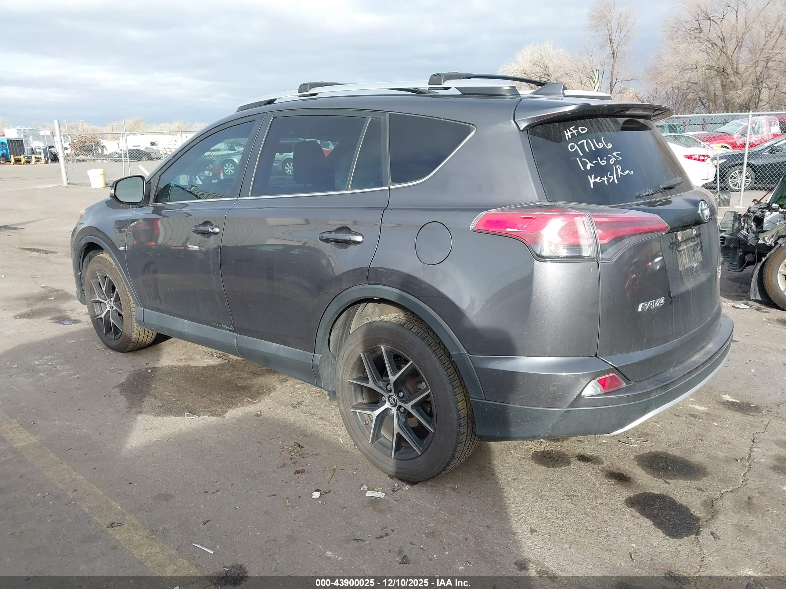 TOYOTA RAV4 image 3