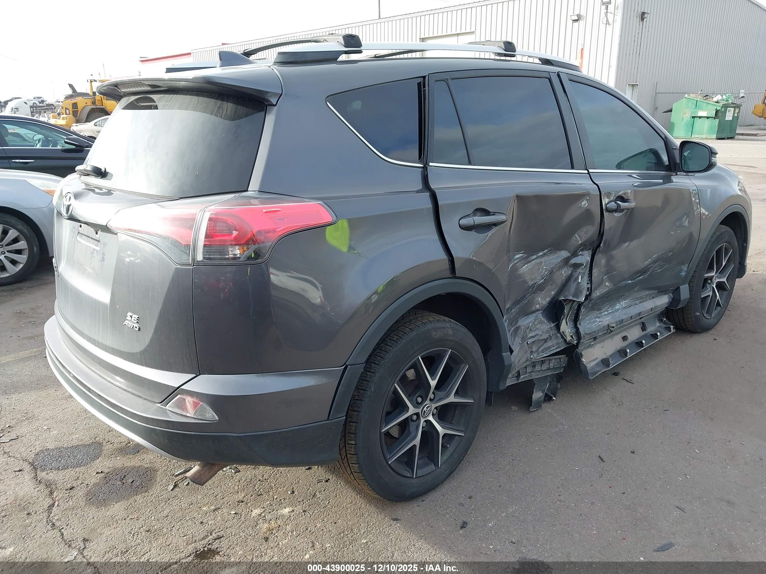TOYOTA RAV4 image 4