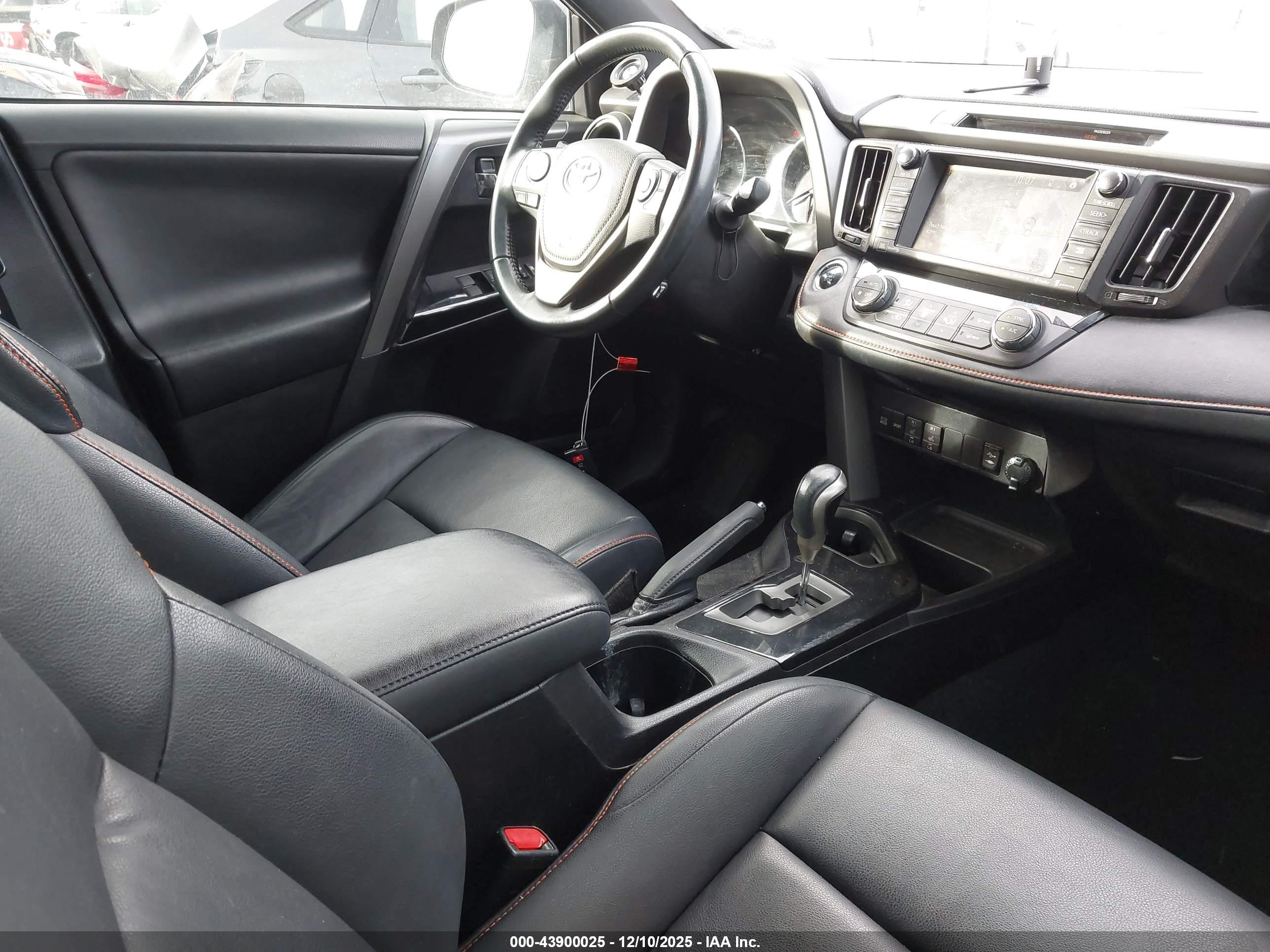 TOYOTA RAV4 image 5