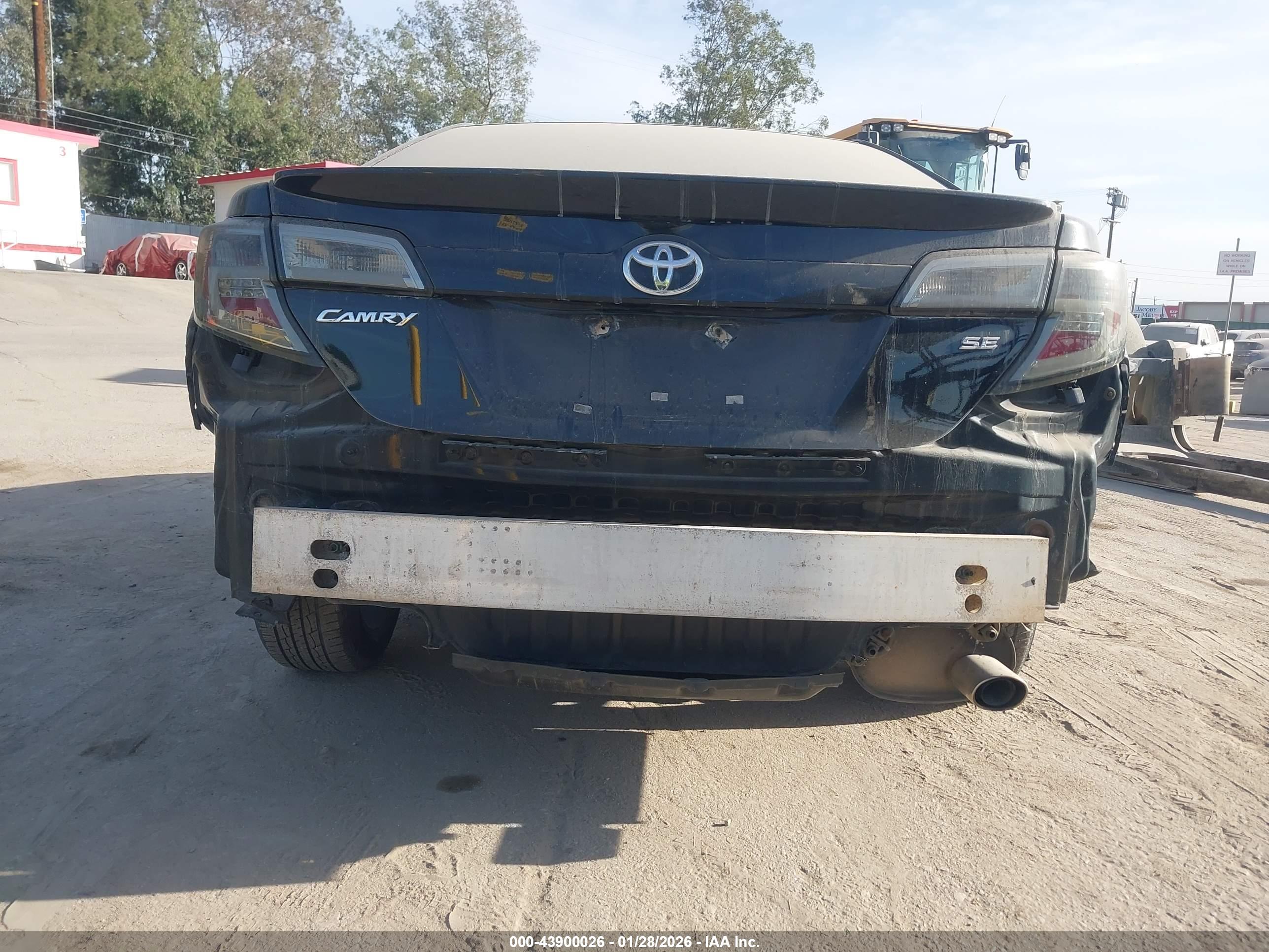 TOYOTA CAMRY image 6