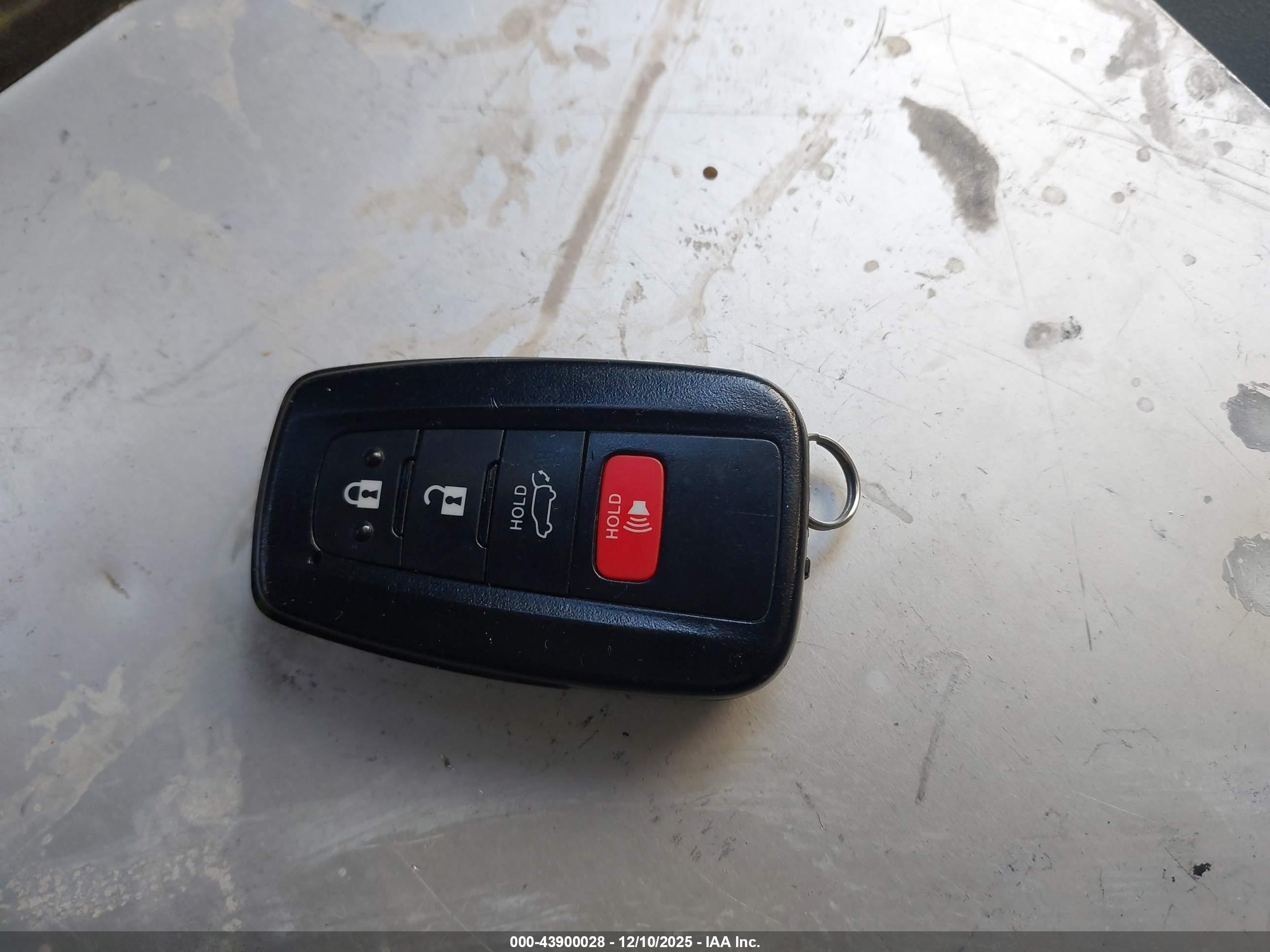 TOYOTA RAV4 image 11