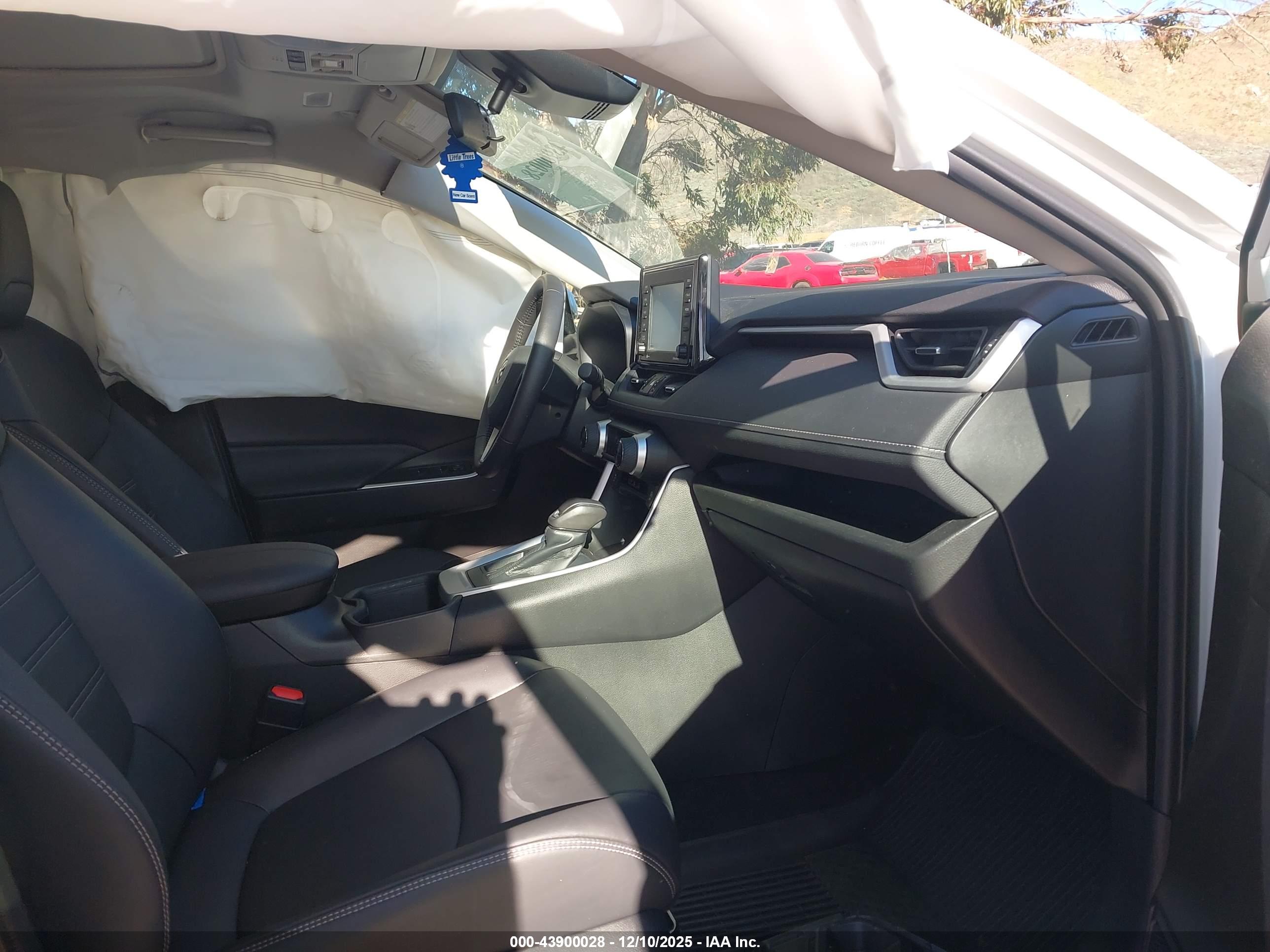 TOYOTA RAV4 image 5