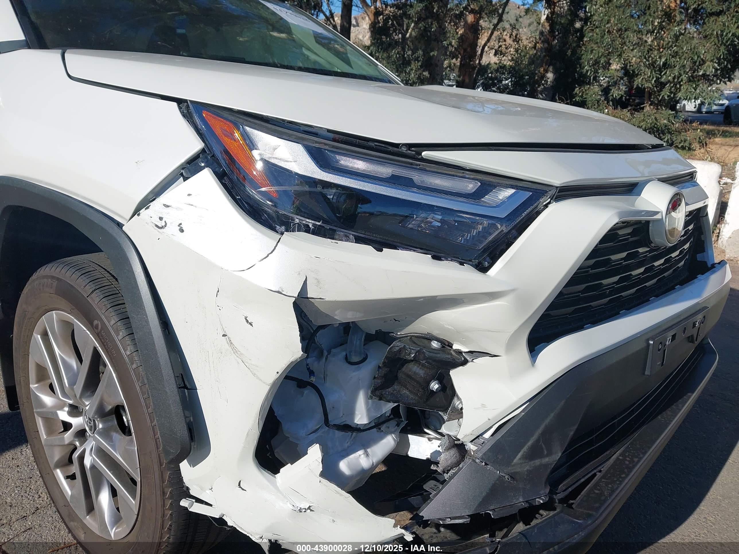TOYOTA RAV4 image 6