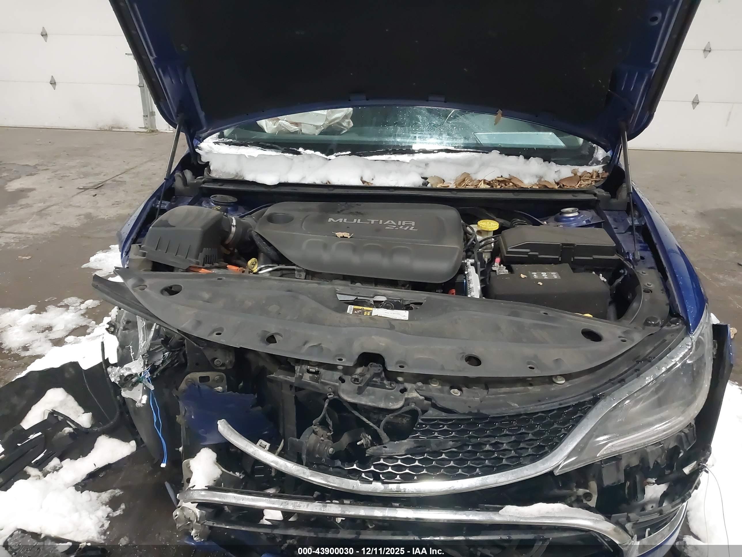 CHRYSLER 200 image 10