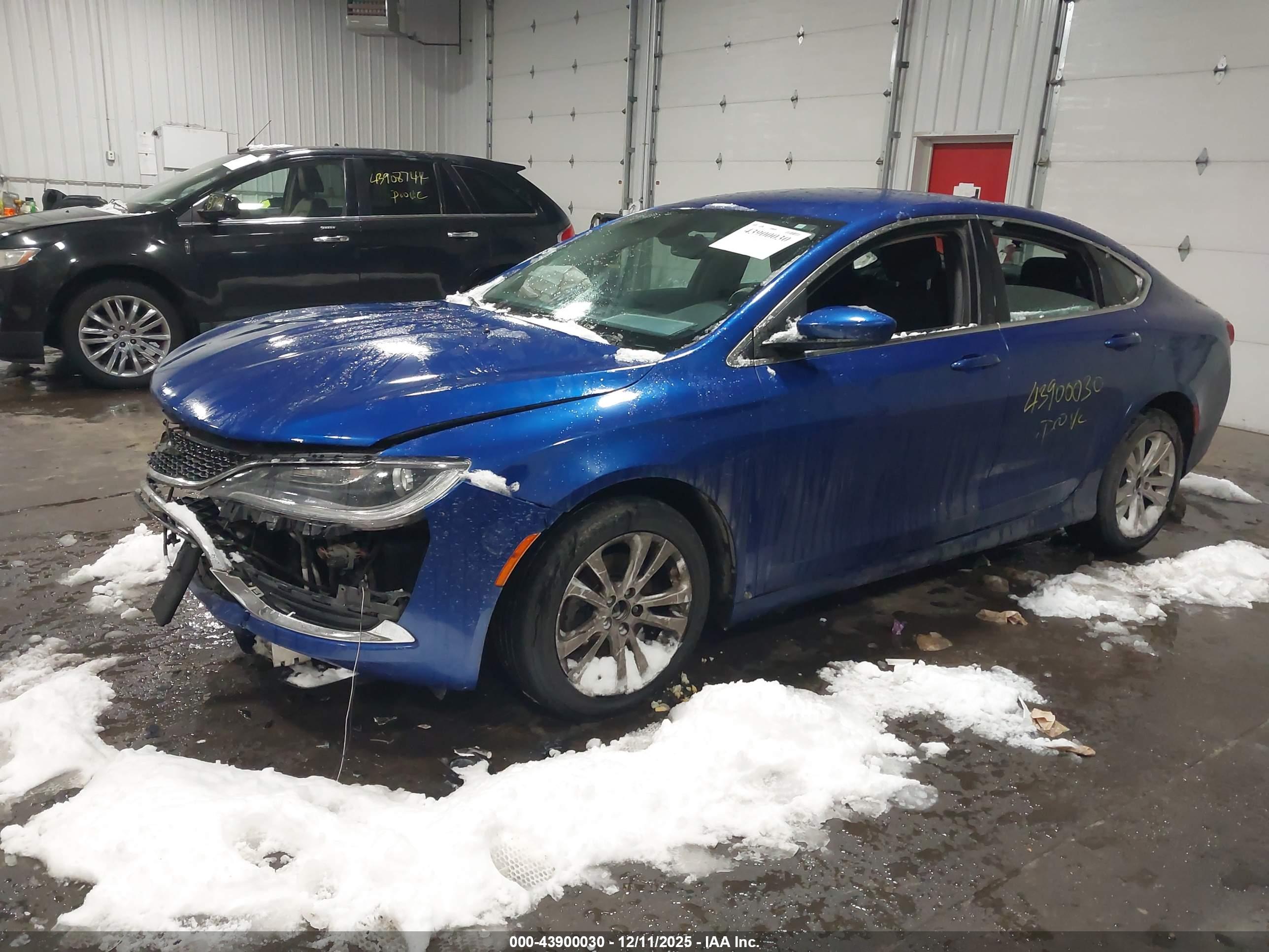 CHRYSLER 200 image 2