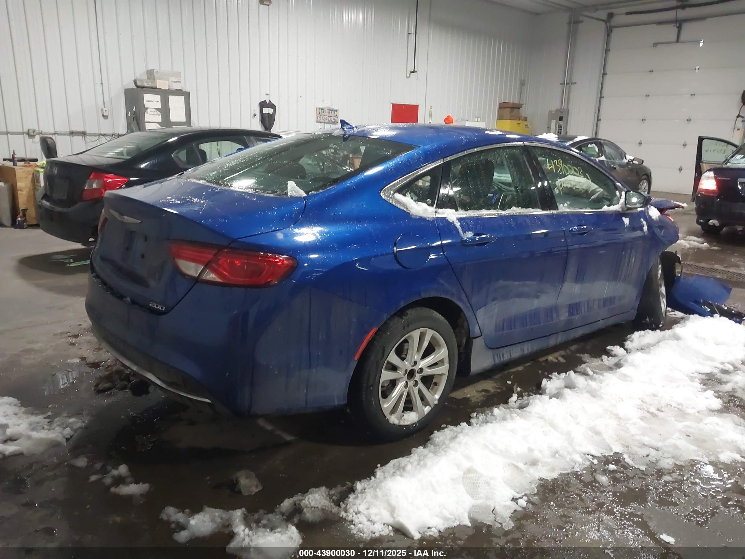 CHRYSLER 200 image 4