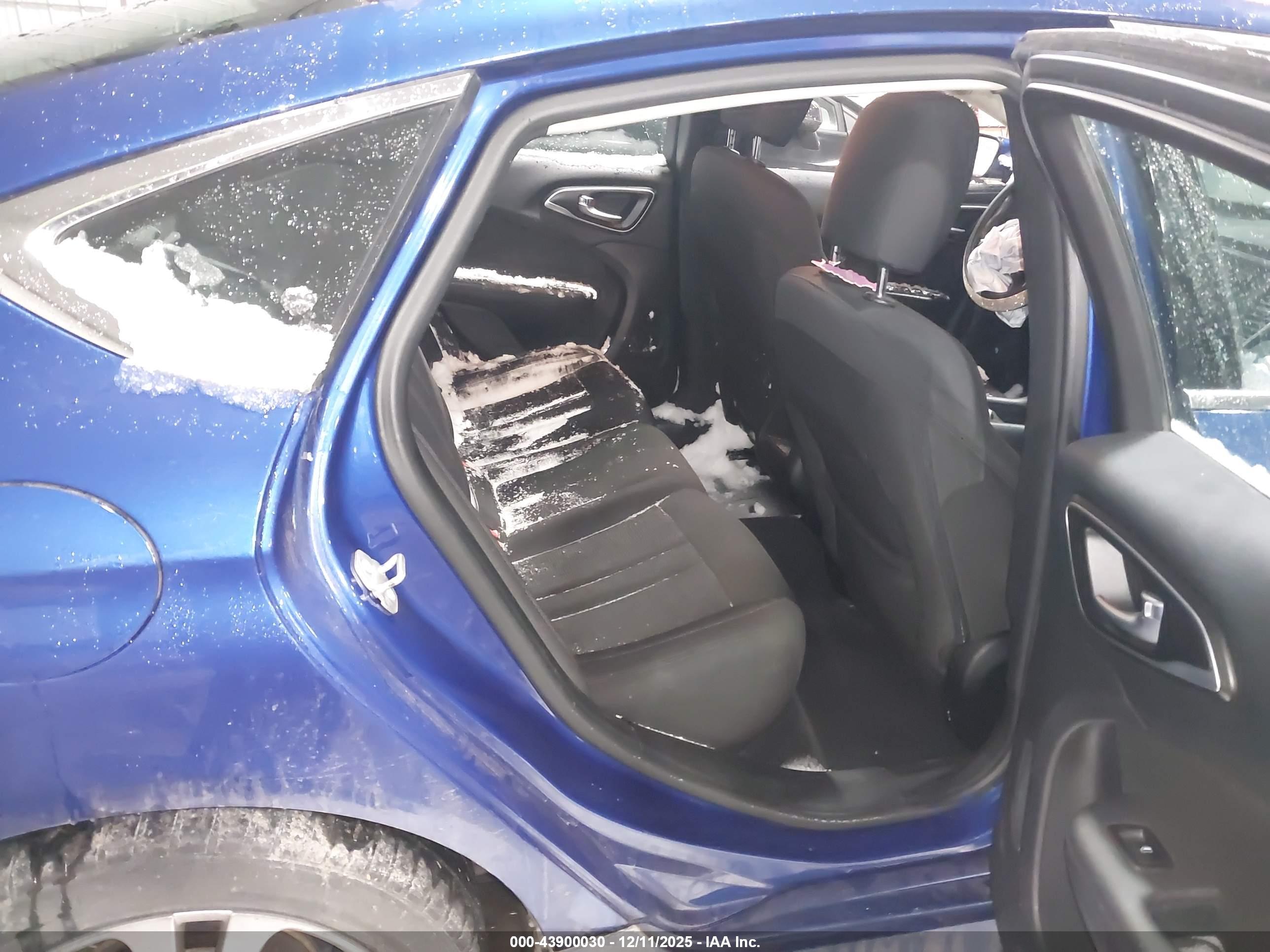CHRYSLER 200 image 8
