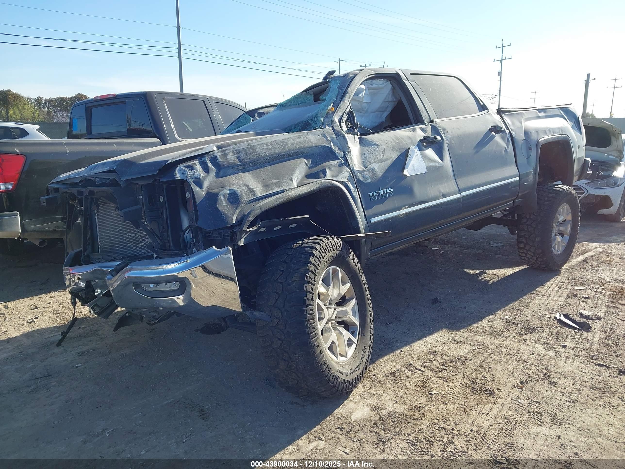 GMC SIERRA image 2