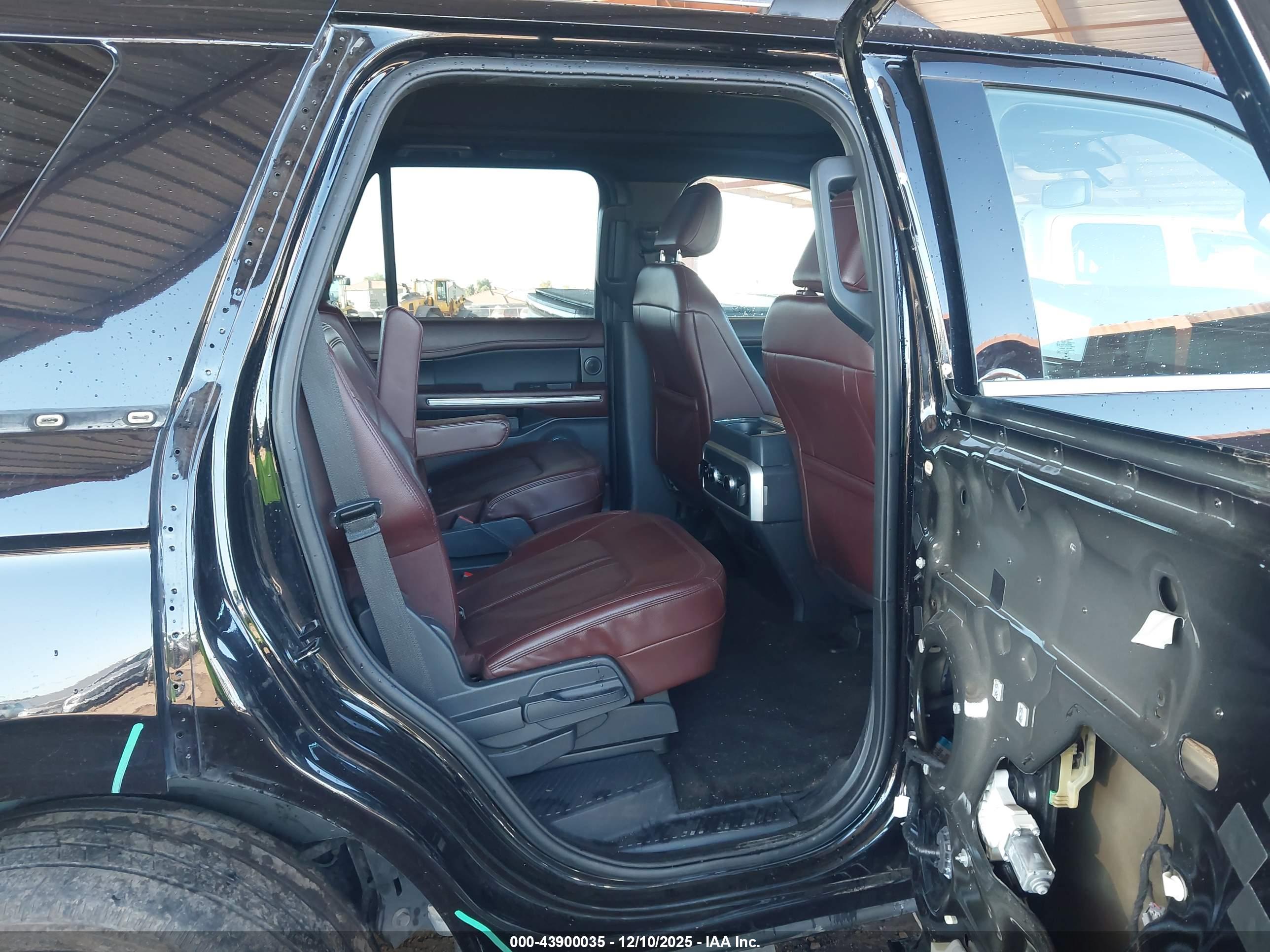 FORD EXPEDITION image 8