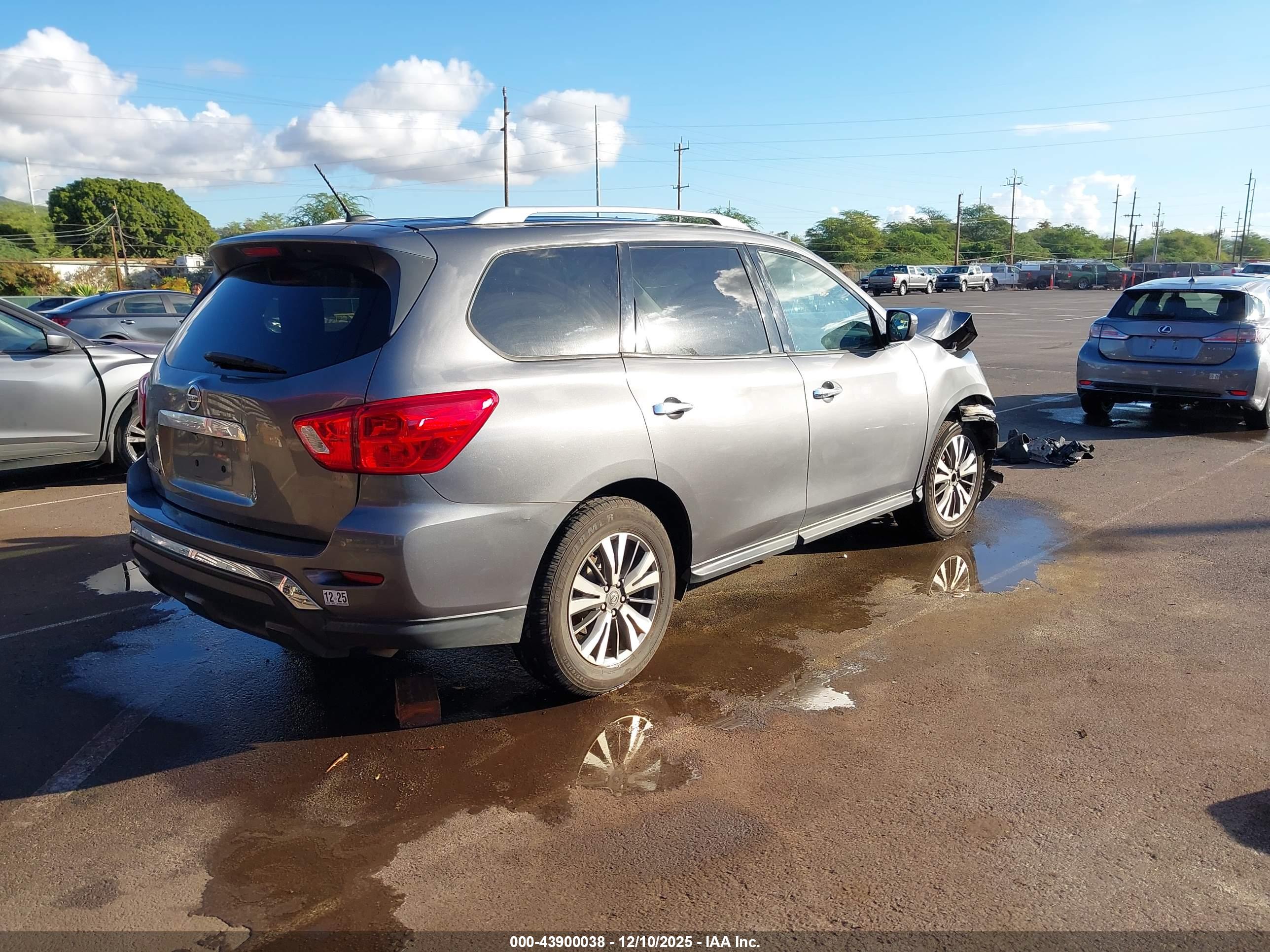 NISSAN PATHFINDER image 4