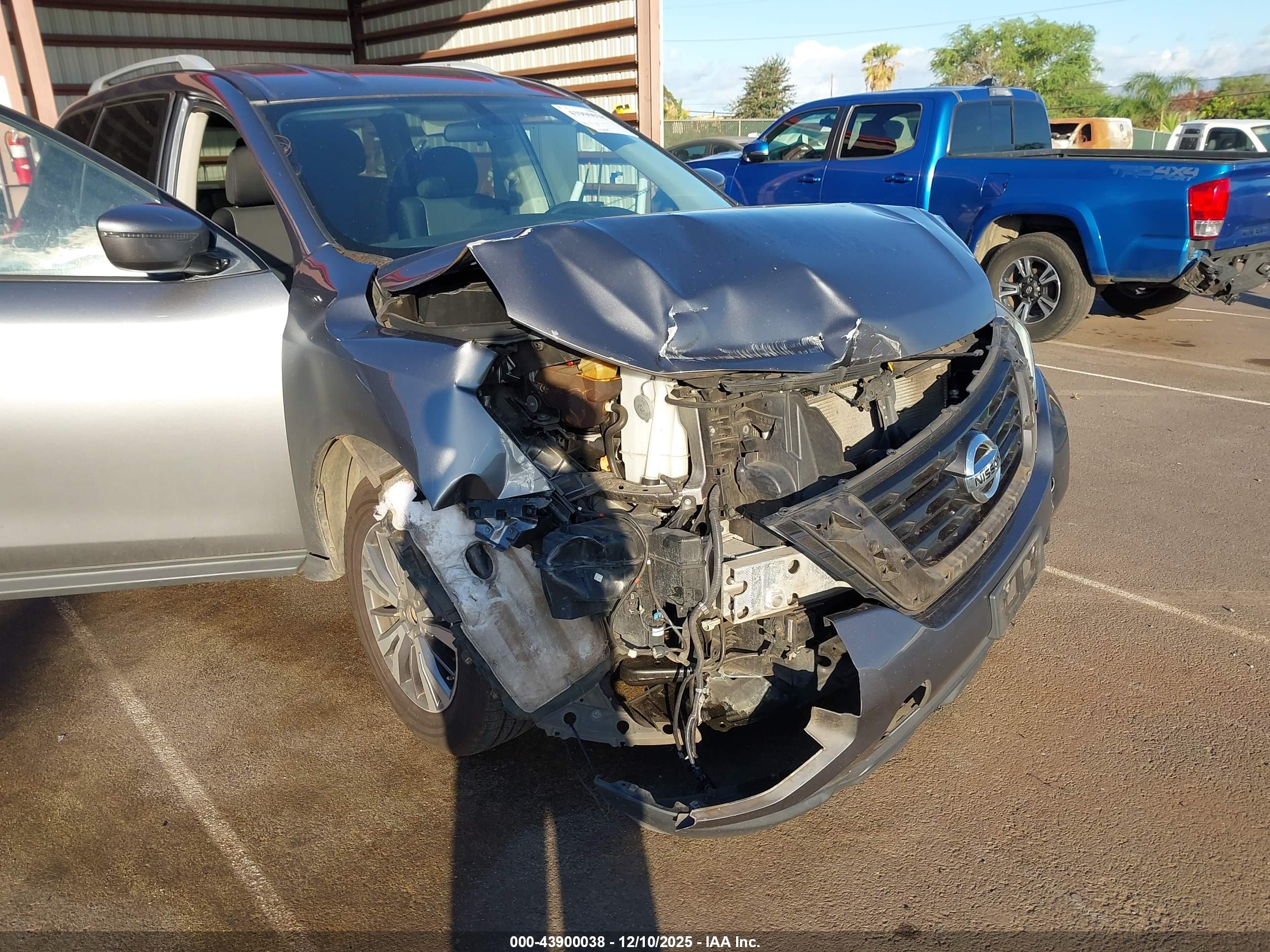 NISSAN PATHFINDER image 6