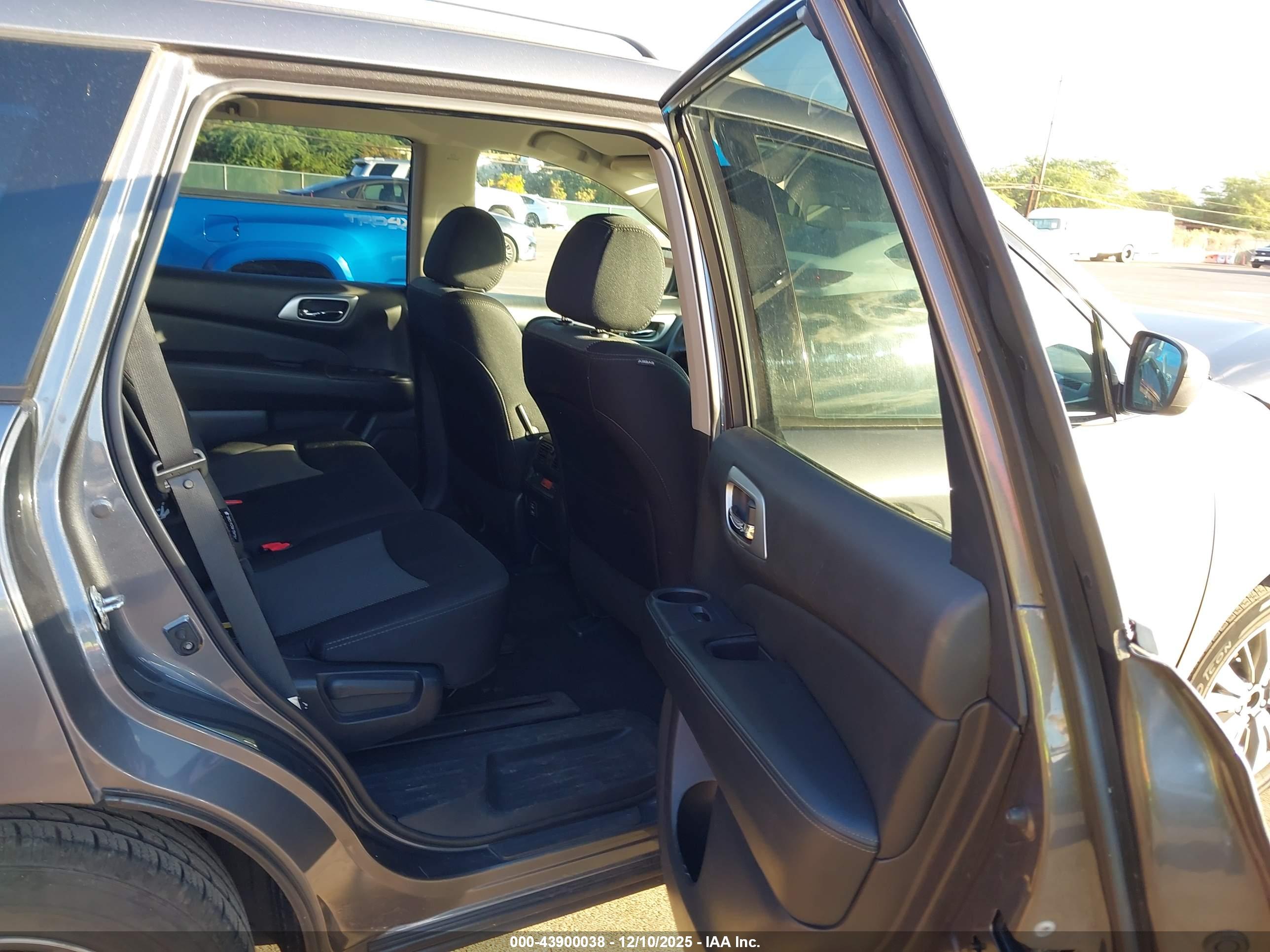NISSAN PATHFINDER image 8