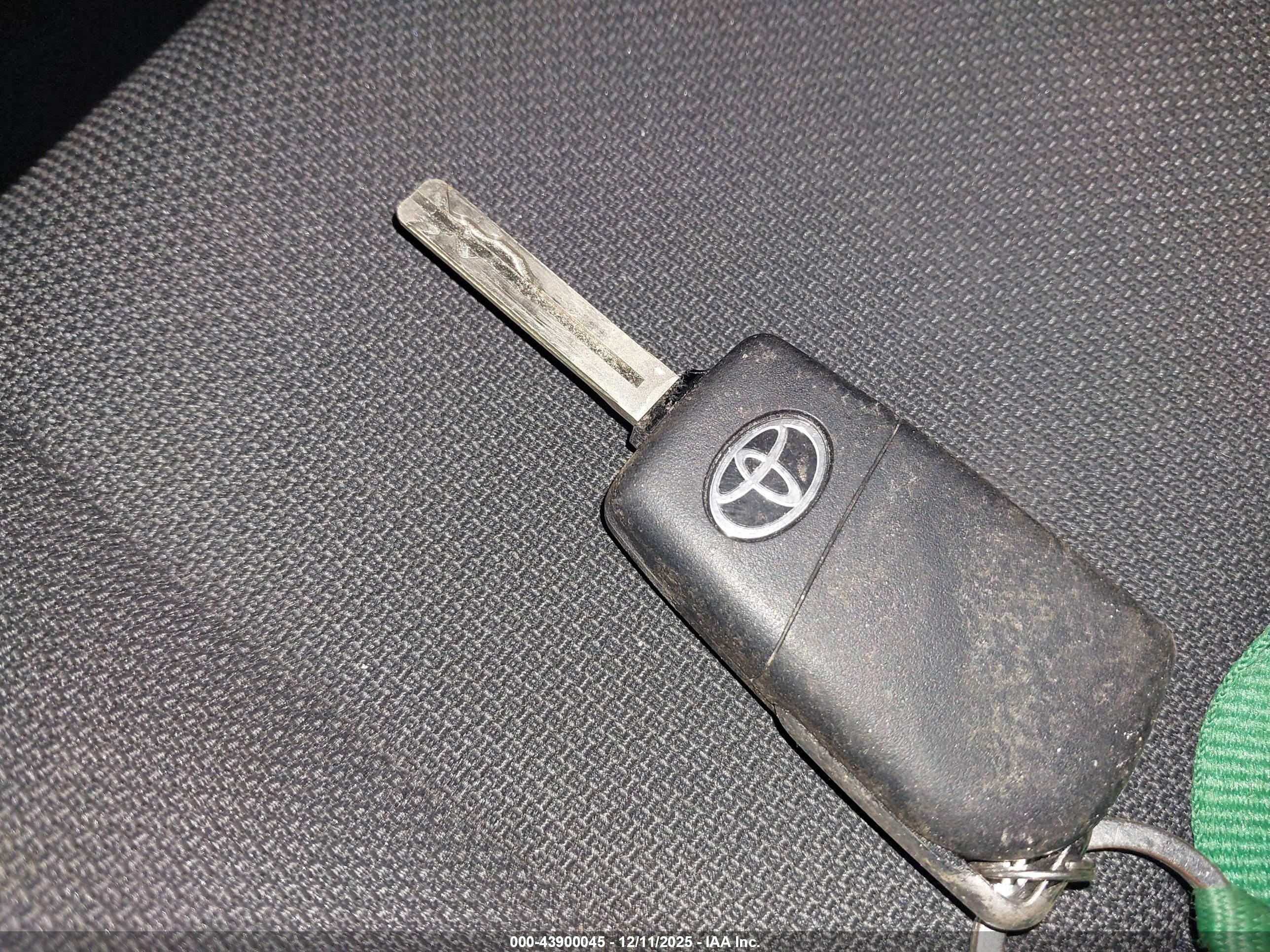 TOYOTA COROLLA image 11