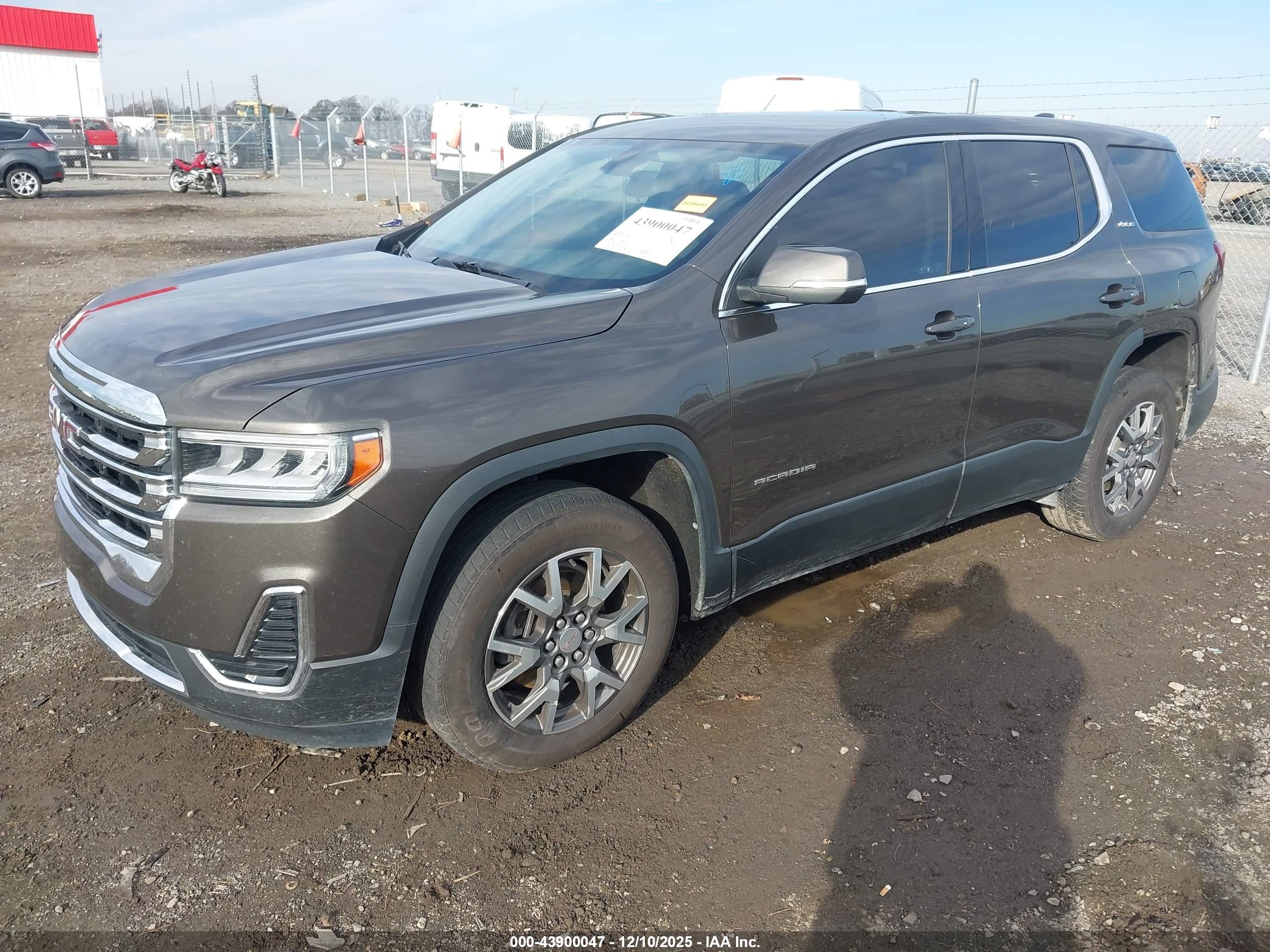 GMC ACADIA image 2
