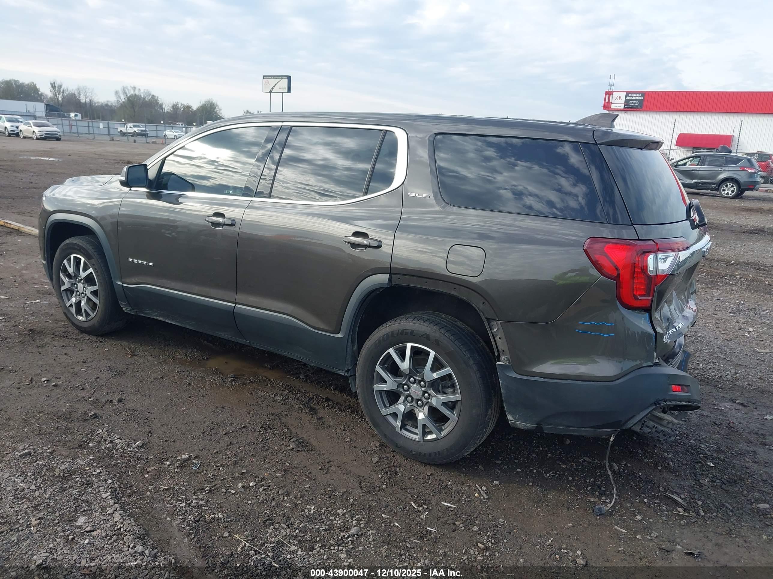 GMC ACADIA image 3