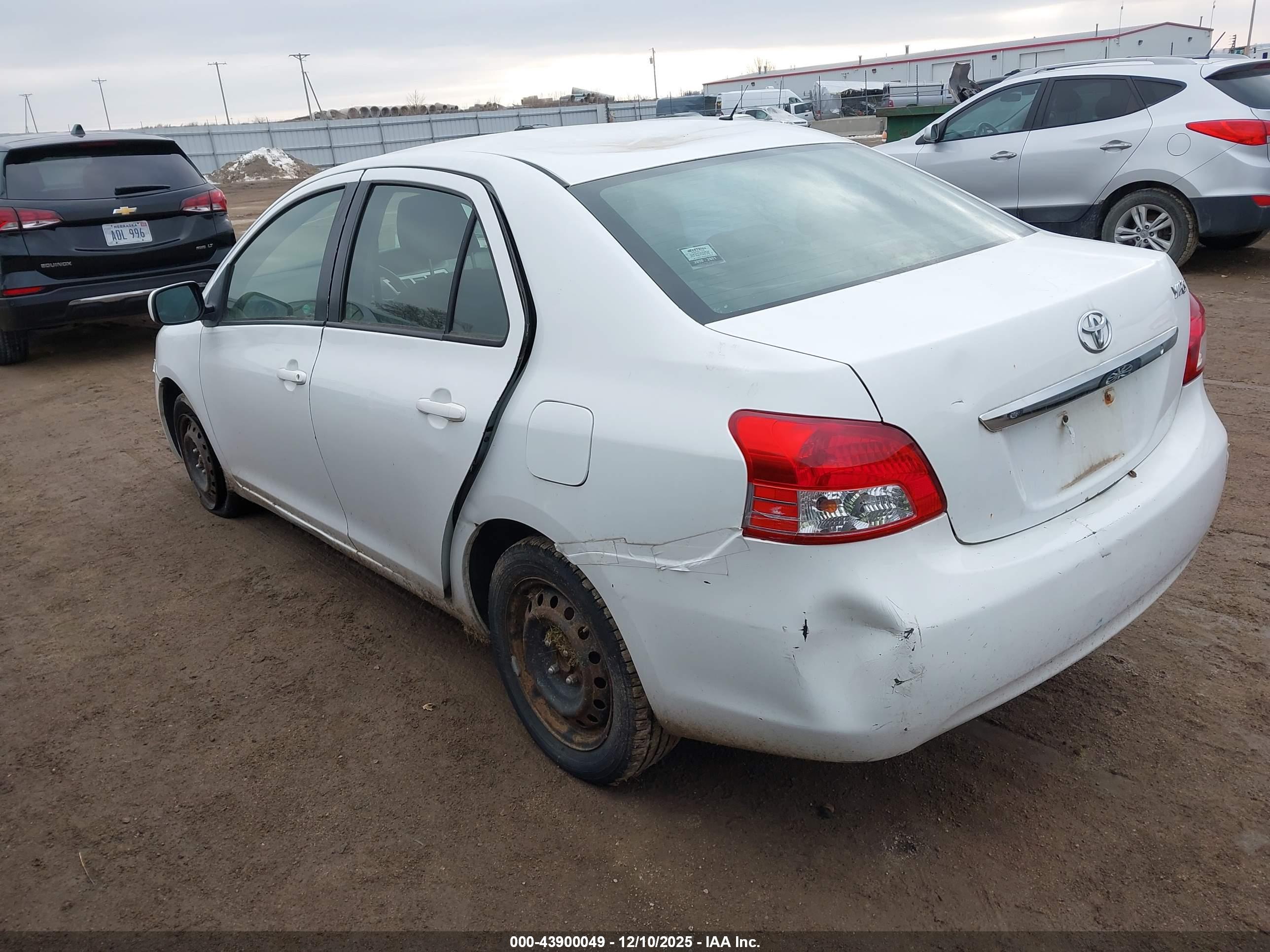 TOYOTA YARIS image 3
