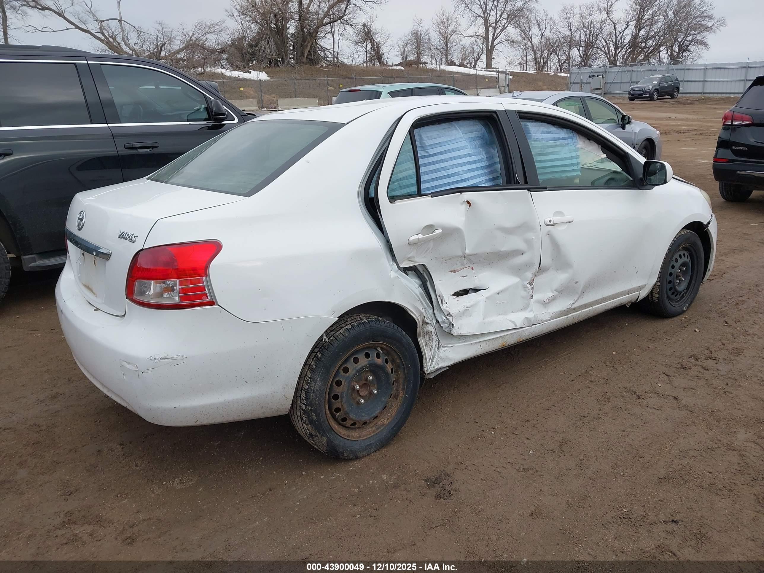 TOYOTA YARIS image 4