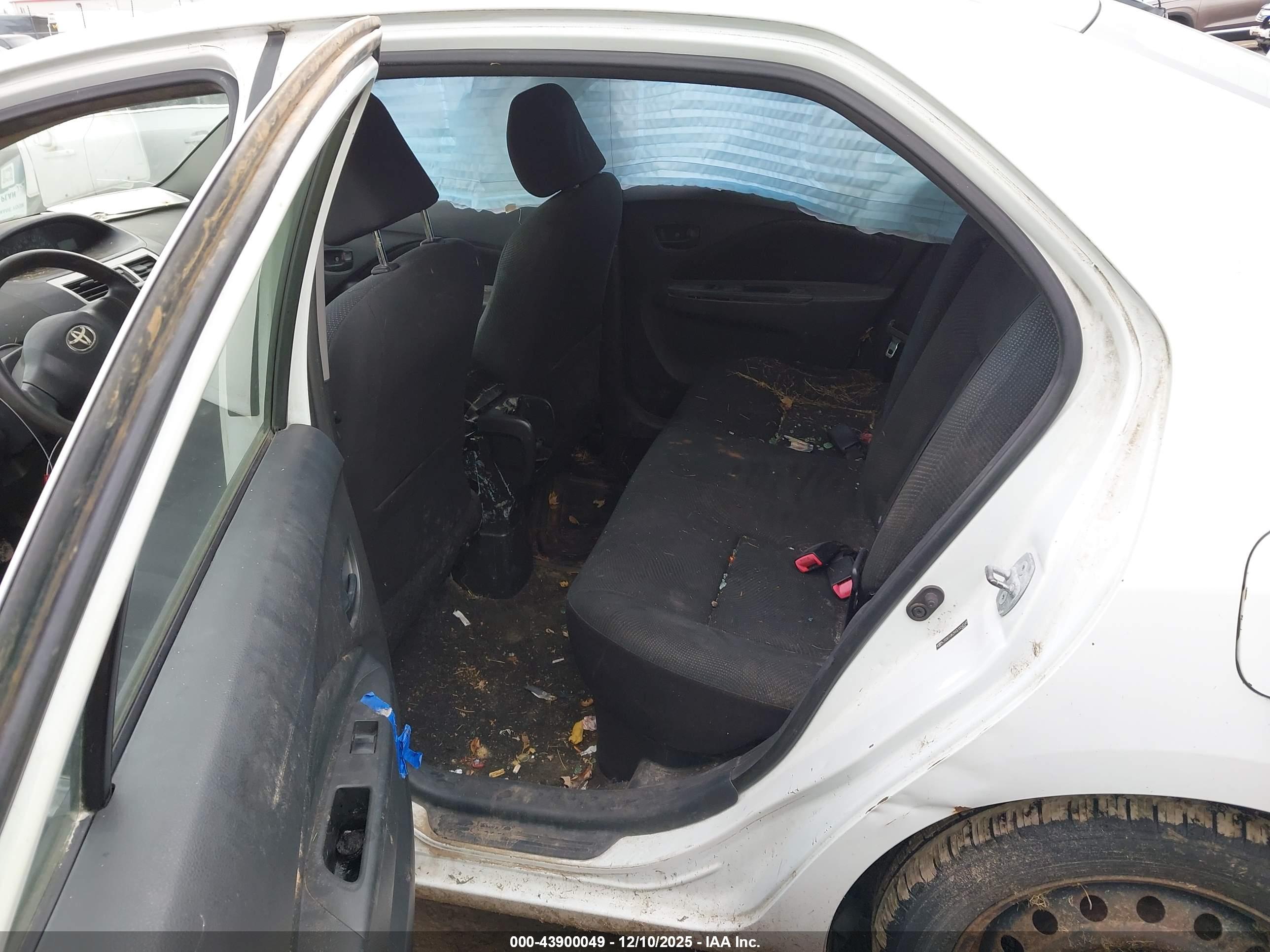 TOYOTA YARIS image 8