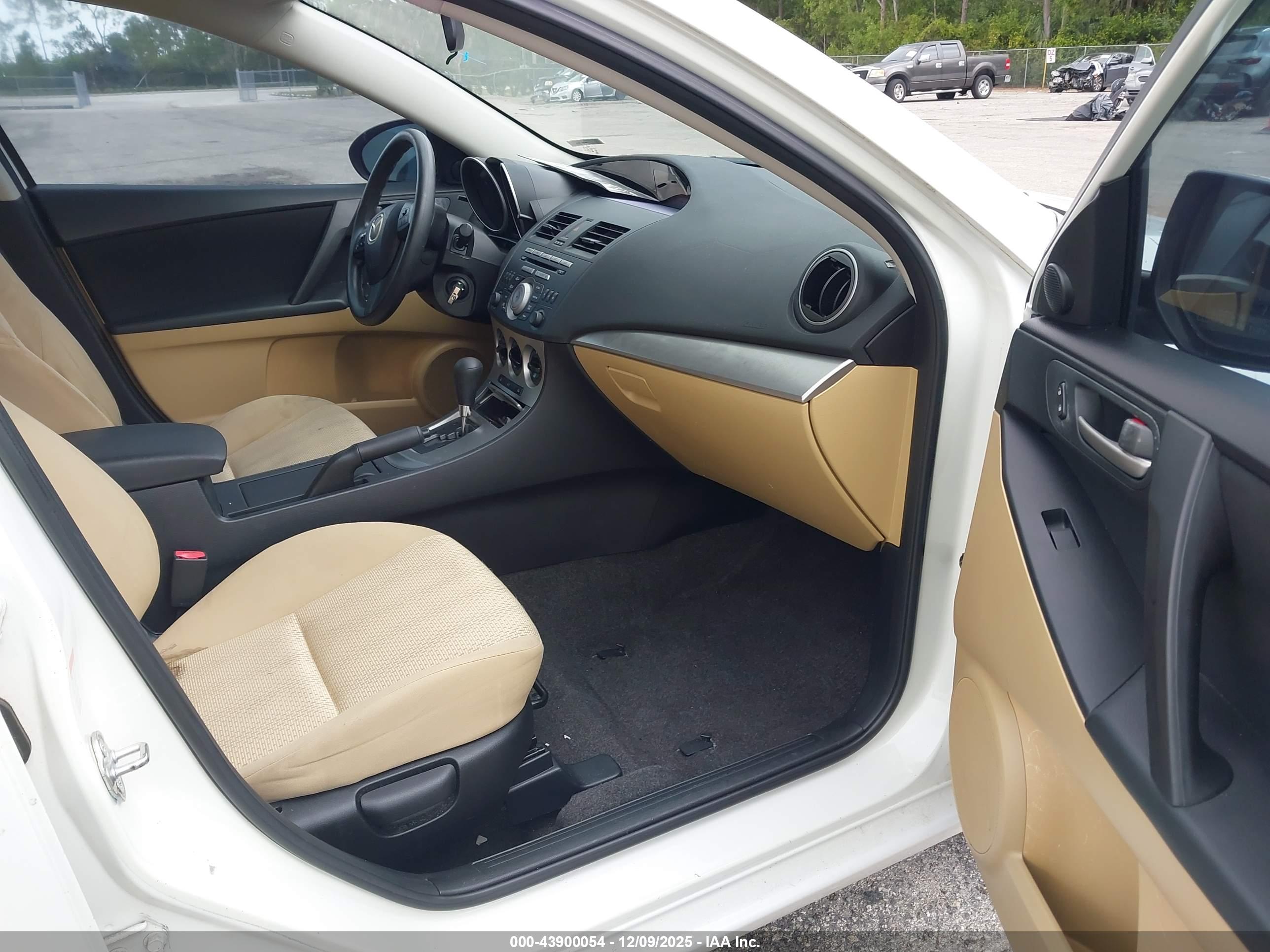 MAZDA MAZDA3 image 5