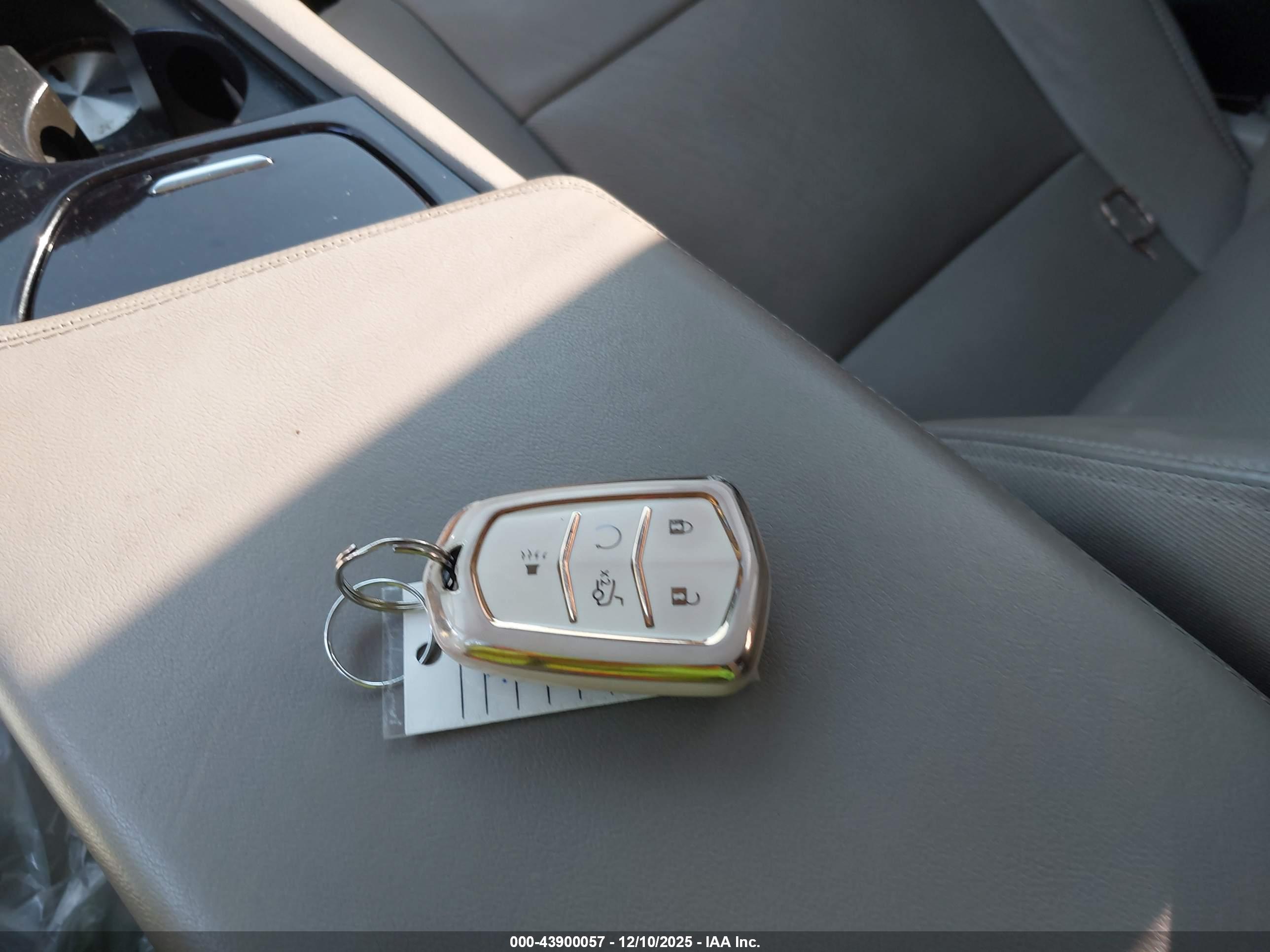 CADILLAC CTS image 11