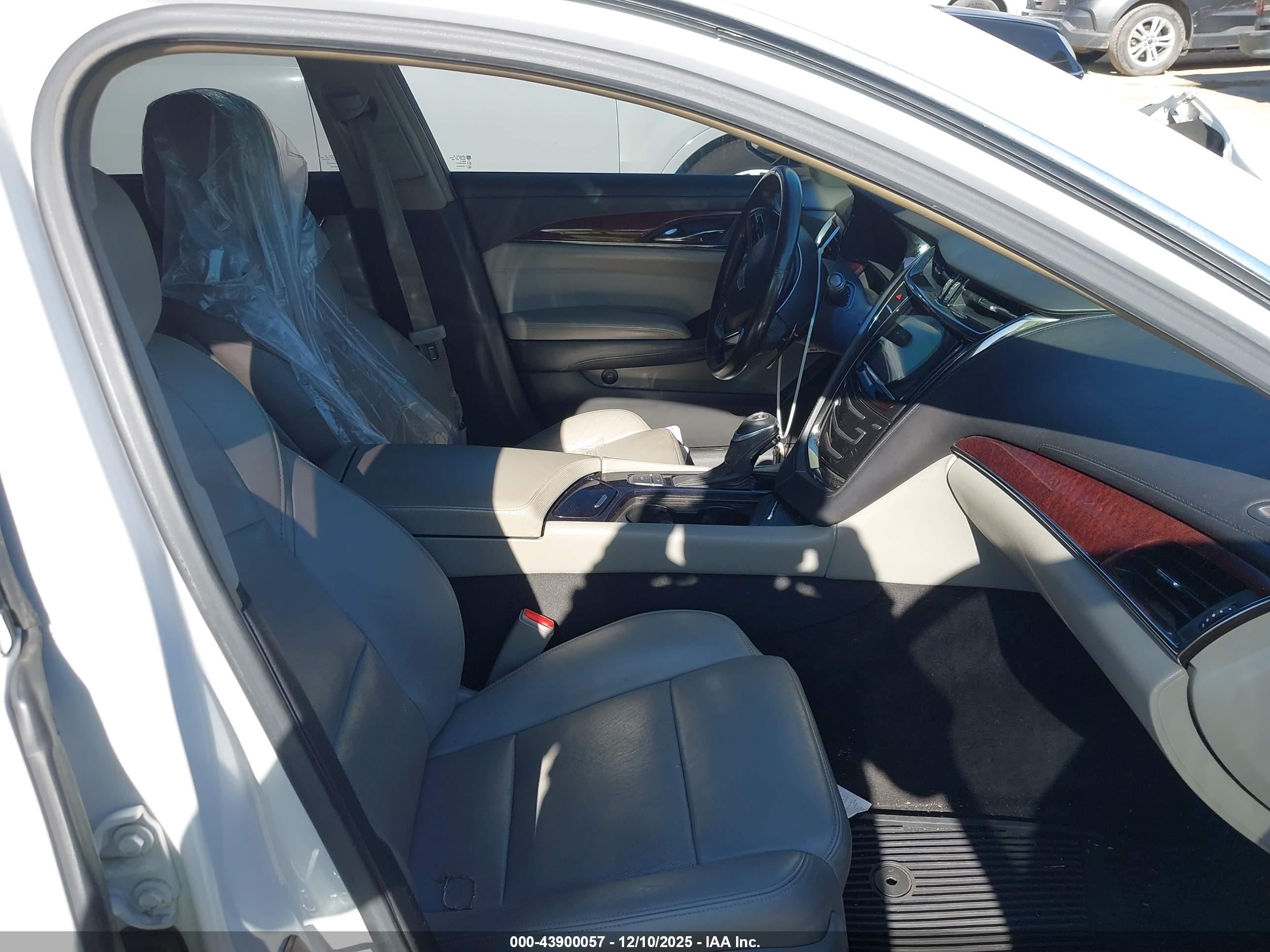 CADILLAC CTS image 5