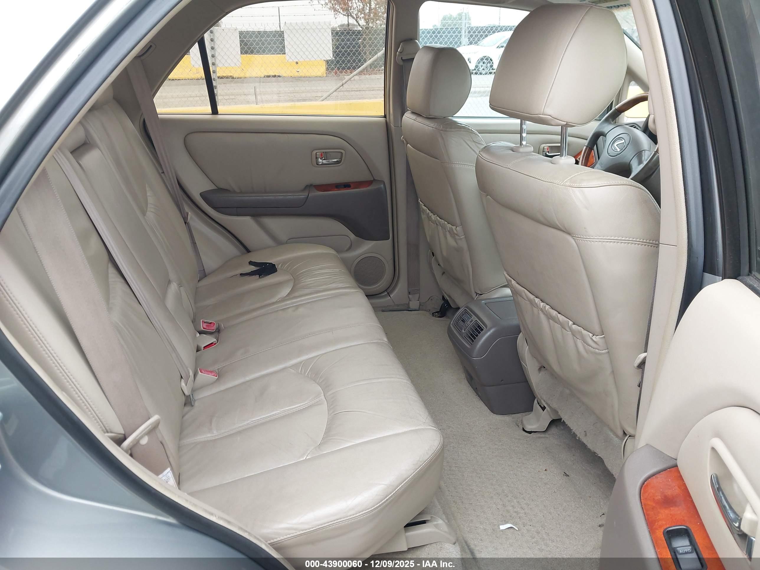LEXUS RX image 8