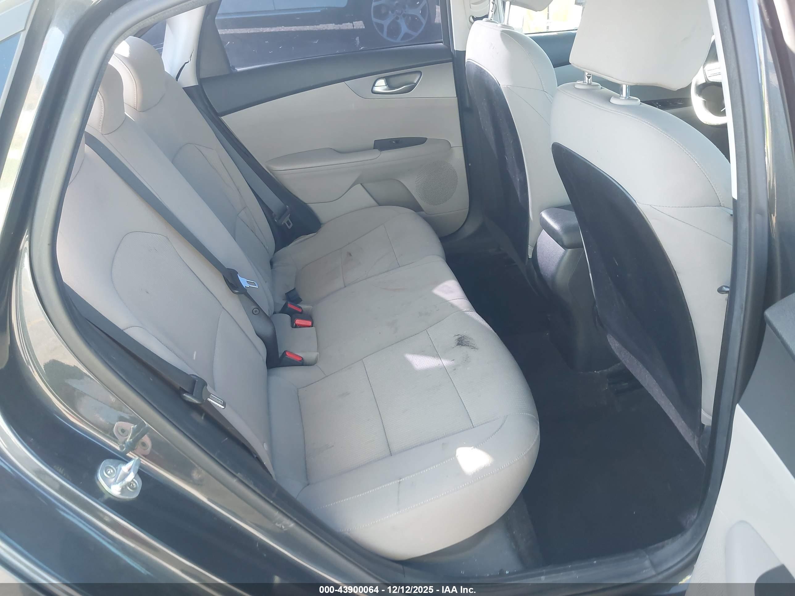 KIA FORTE image 8