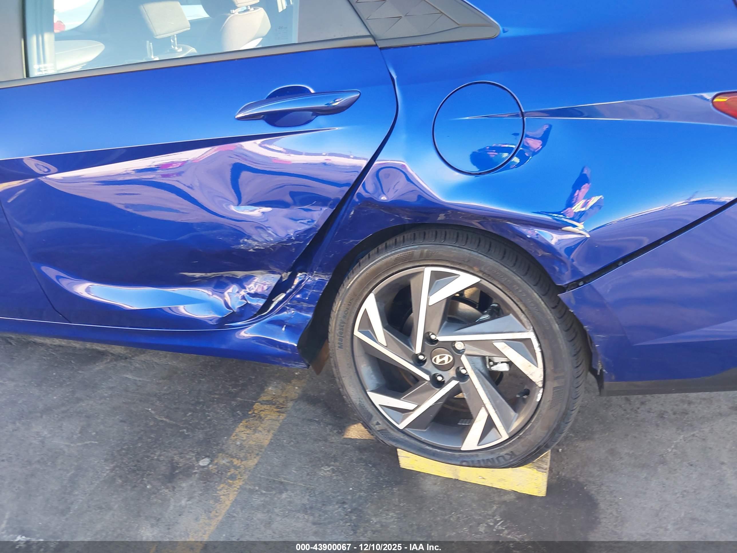 HYUNDAI ELANTRA image 6