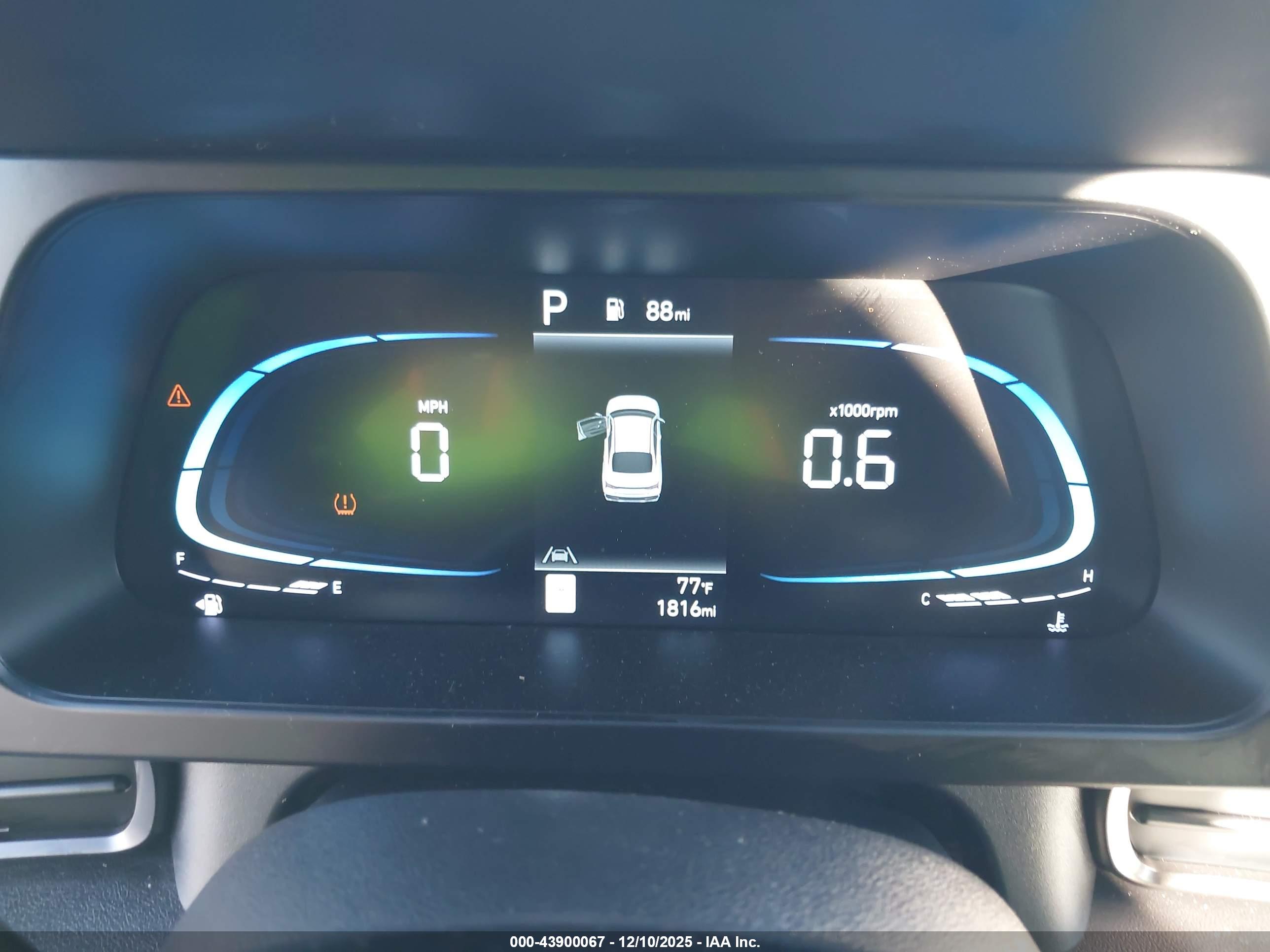 HYUNDAI ELANTRA image 7