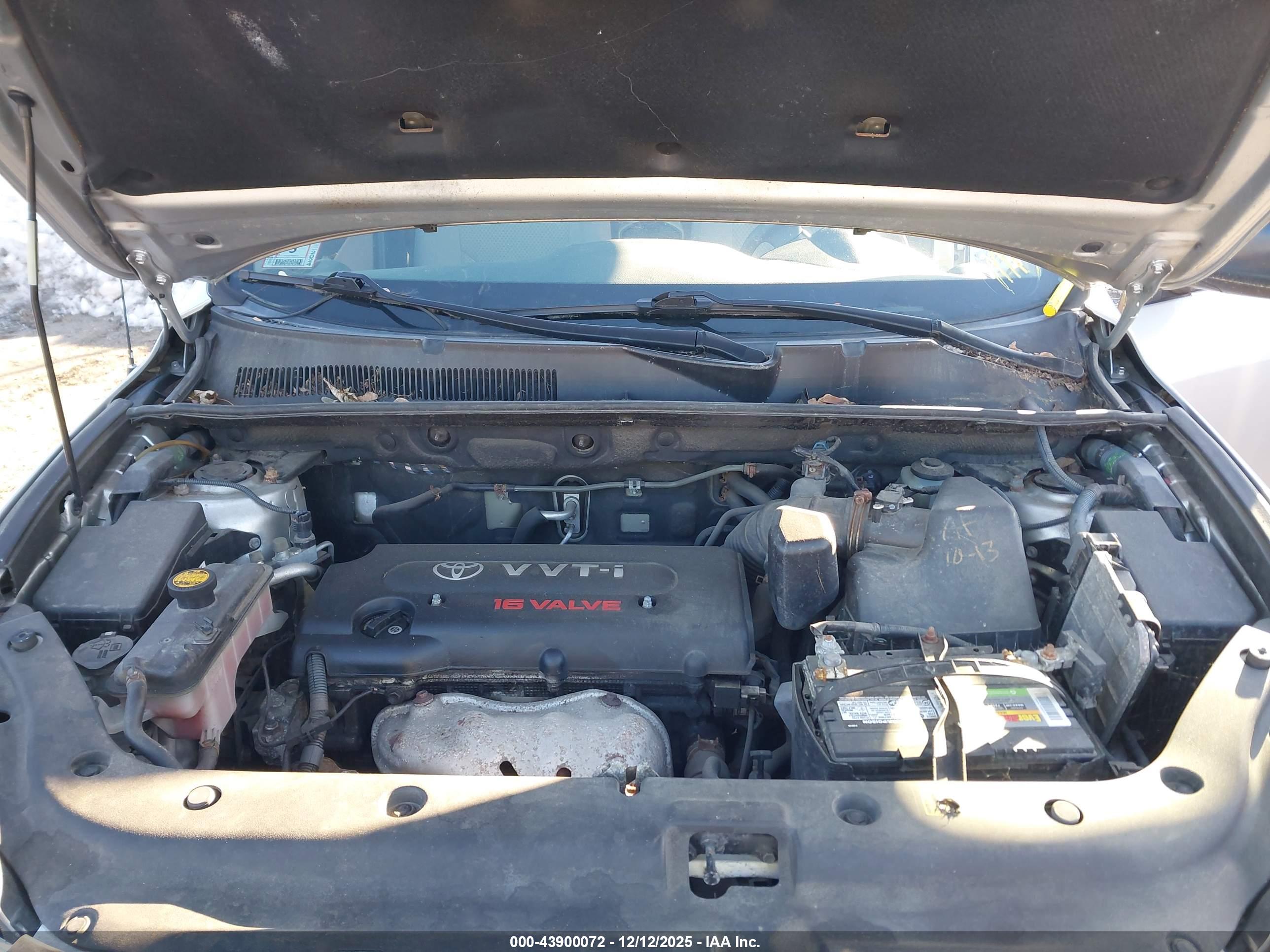 TOYOTA RAV4 image 10