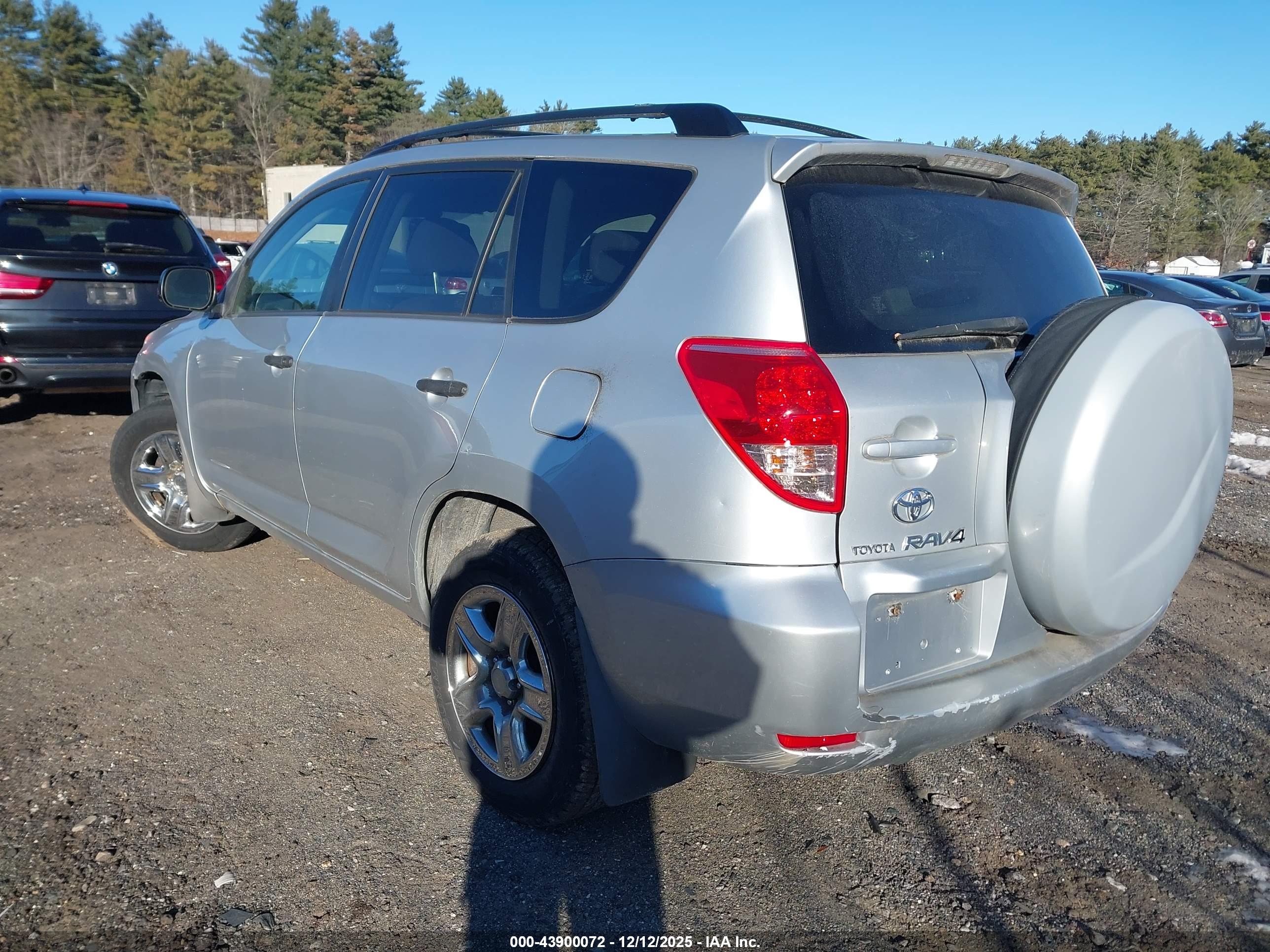 TOYOTA RAV4 image 3