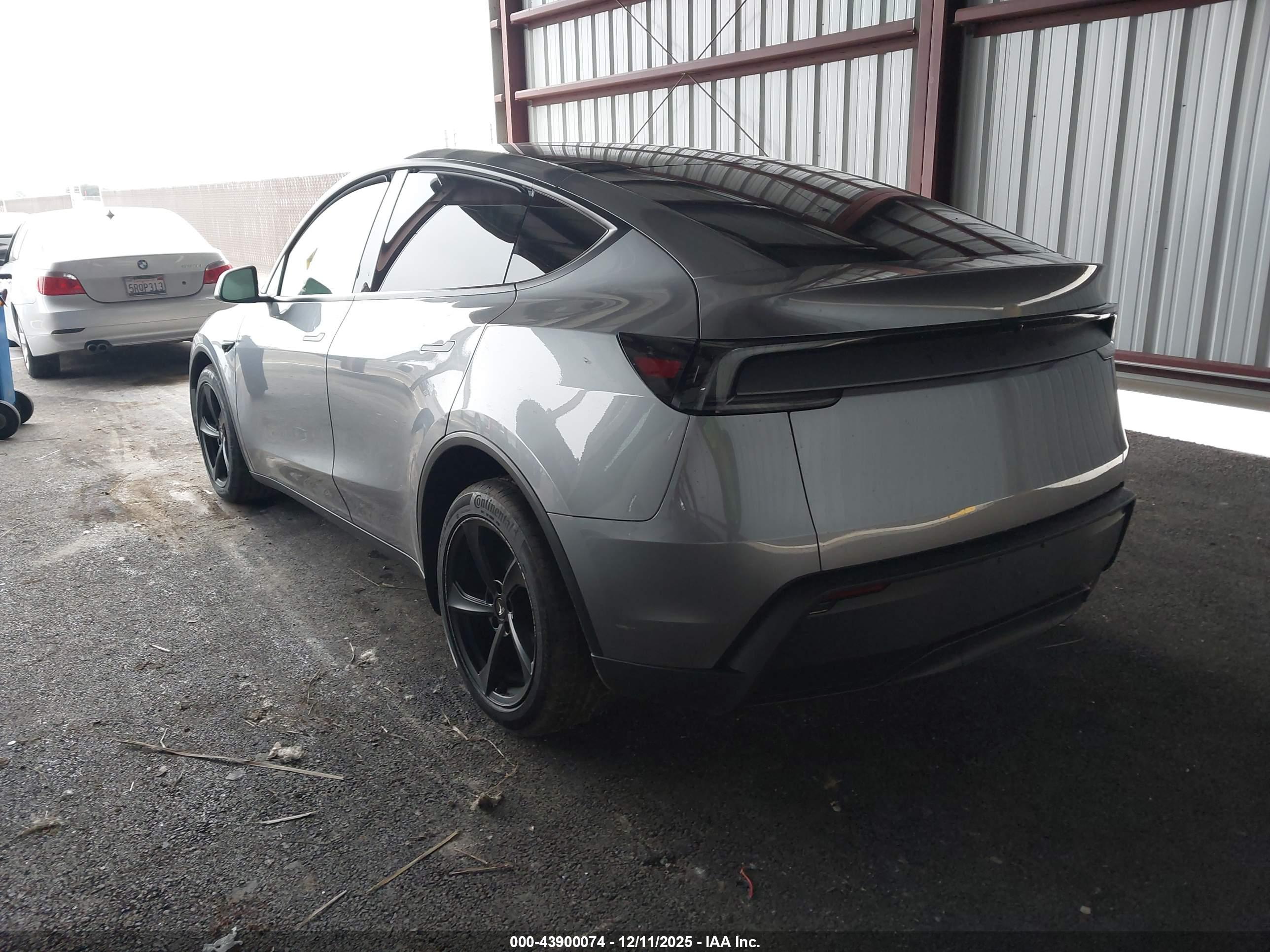 TESLA MODEL image 3