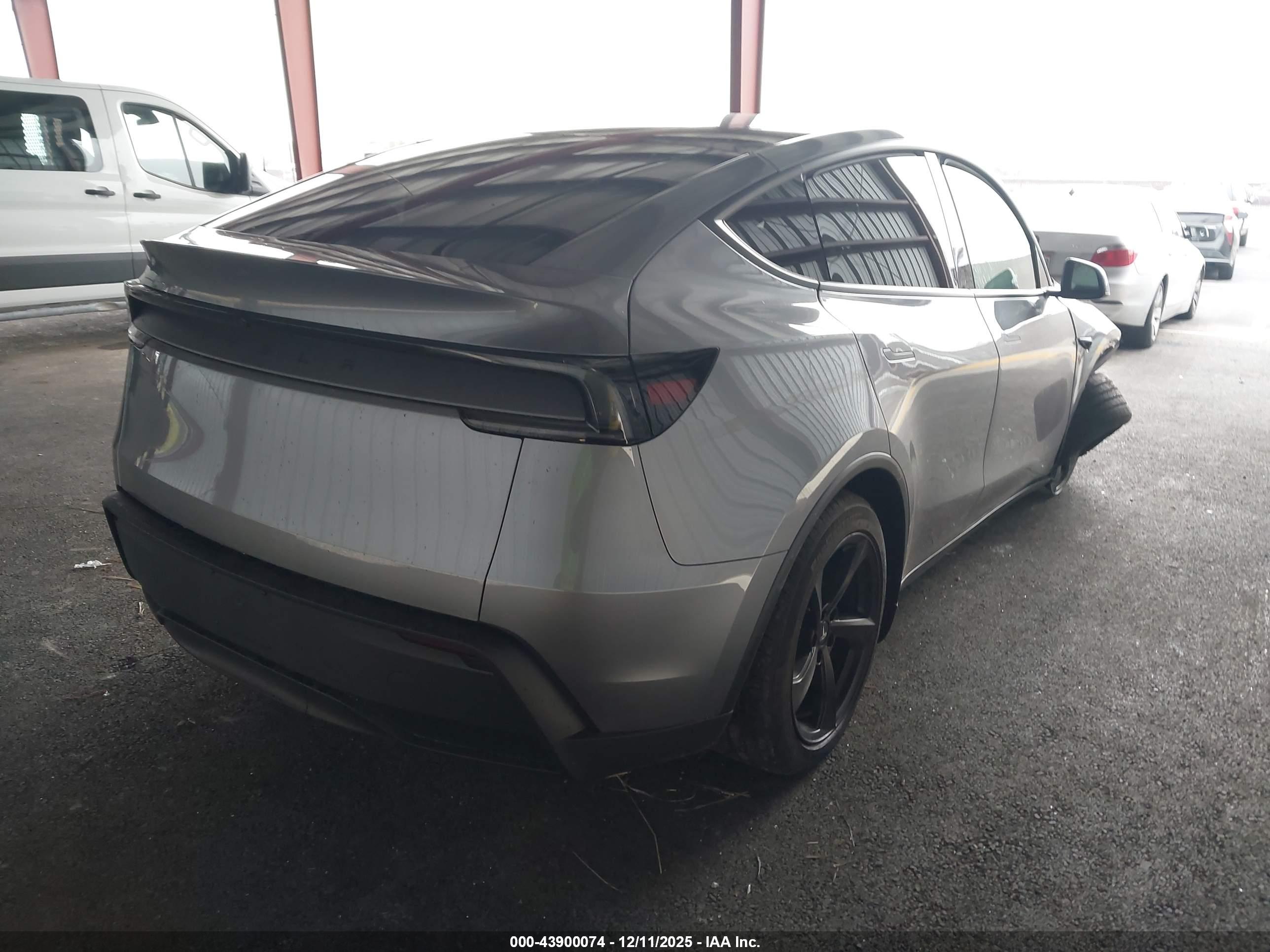 TESLA MODEL image 4