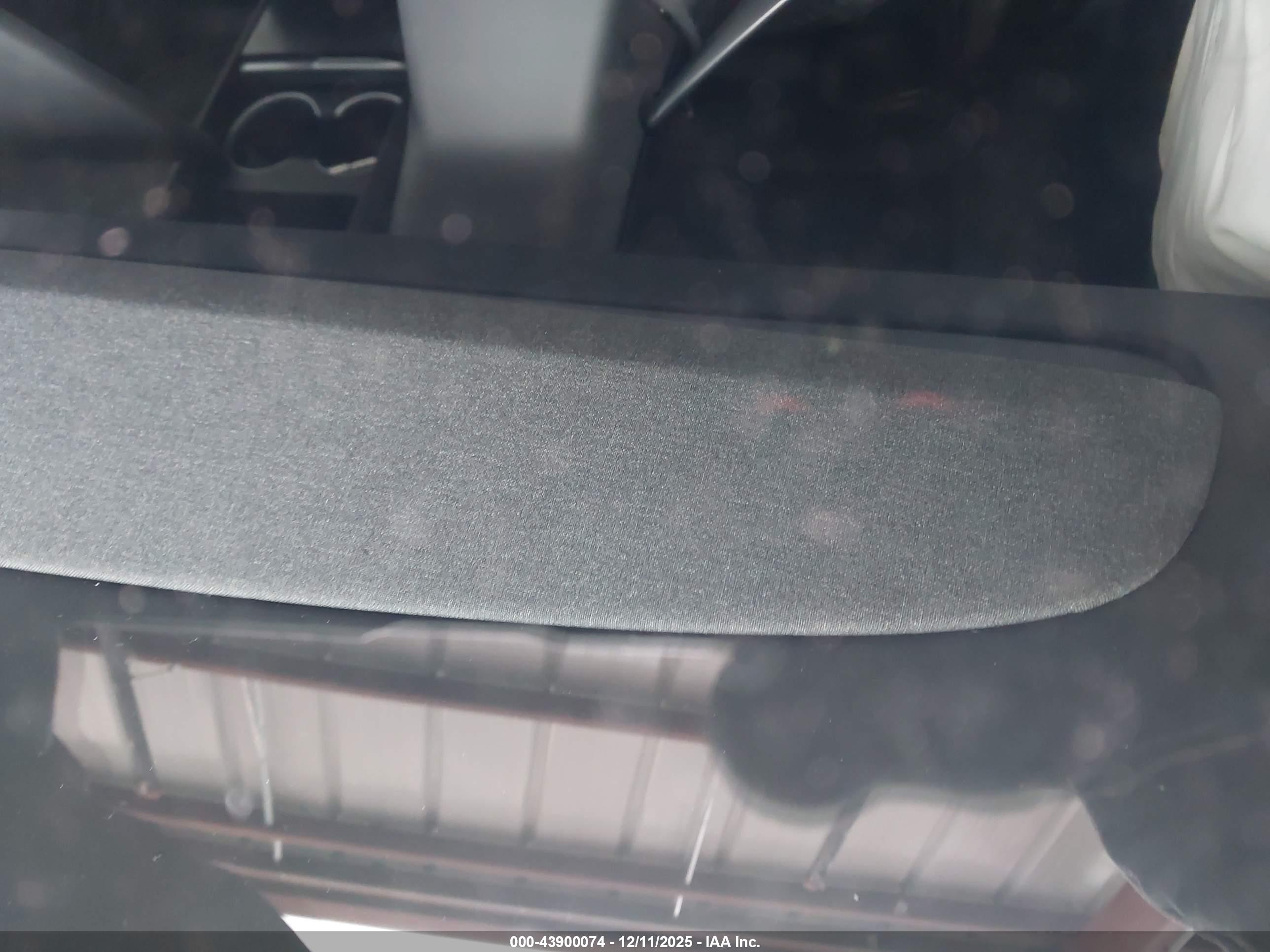 TESLA MODEL image 7