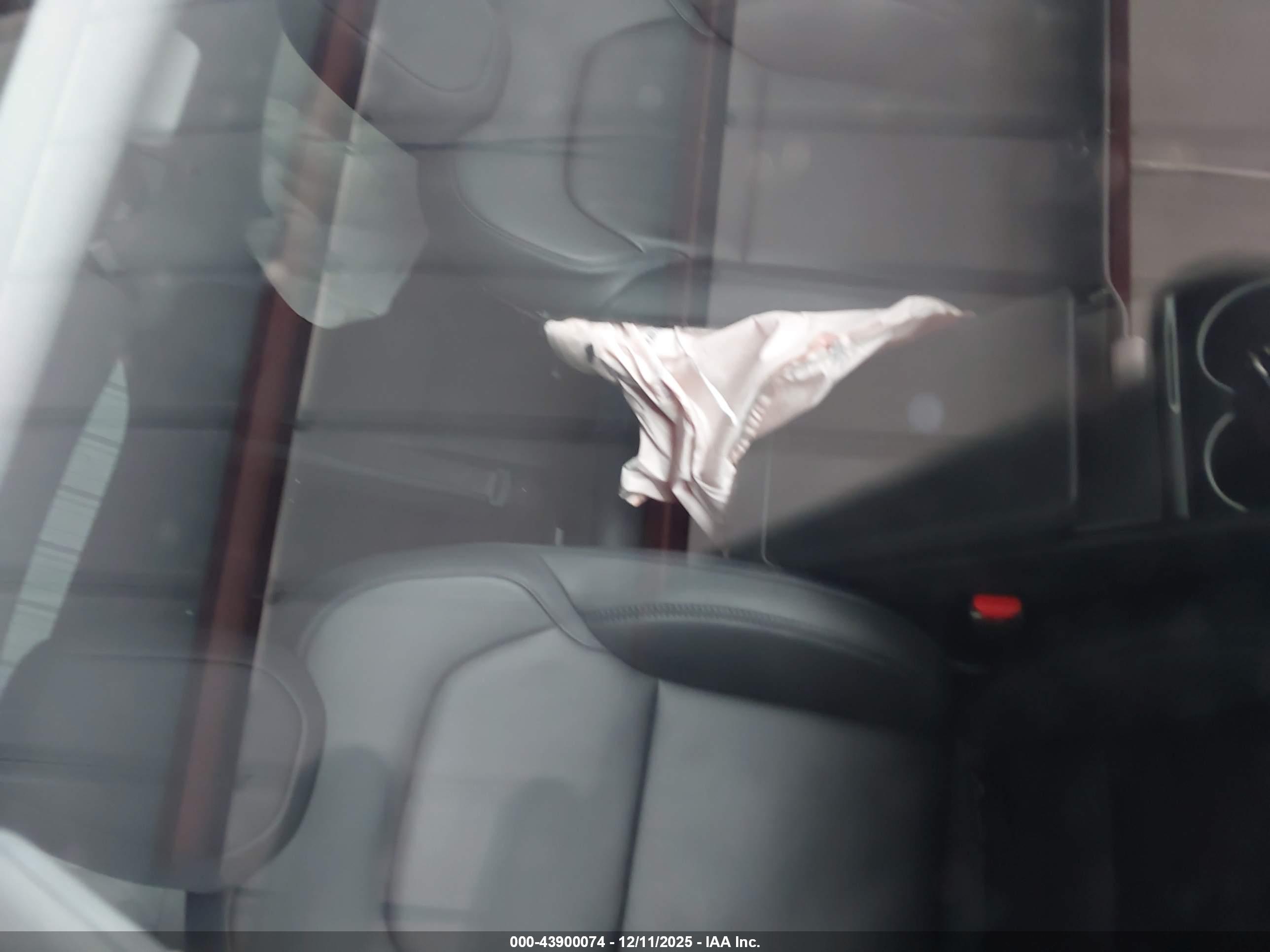 TESLA MODEL image 8