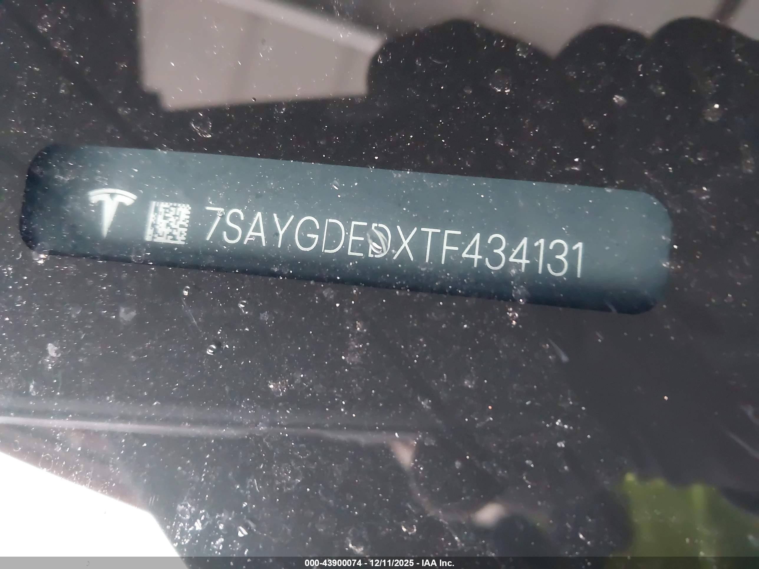 TESLA MODEL image 9