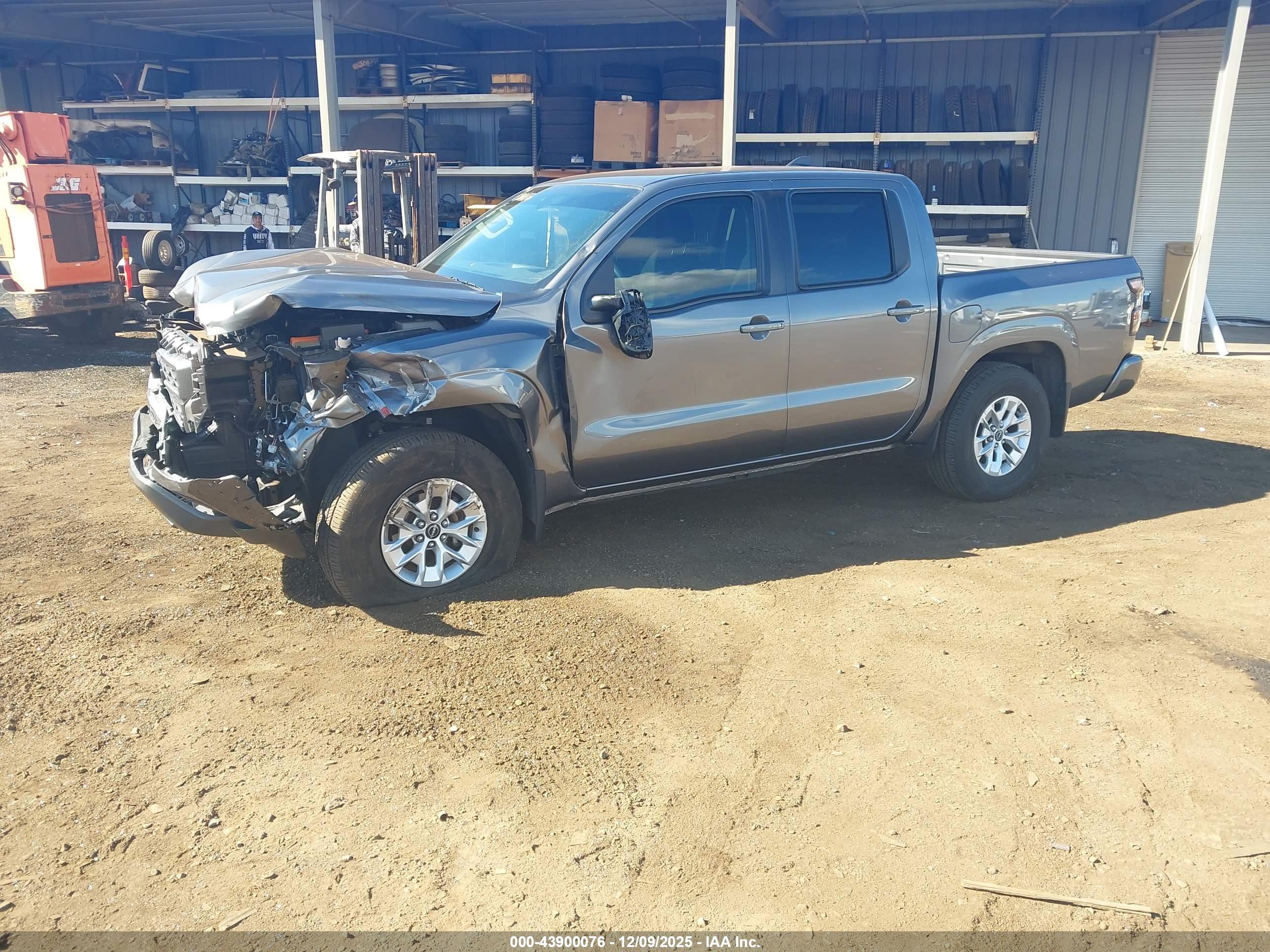 NISSAN FRONTIER image 2
