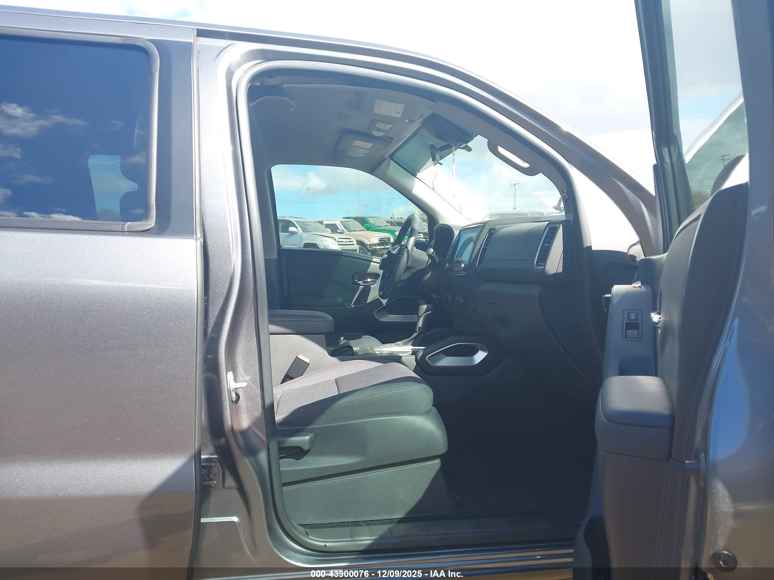 NISSAN FRONTIER image 5